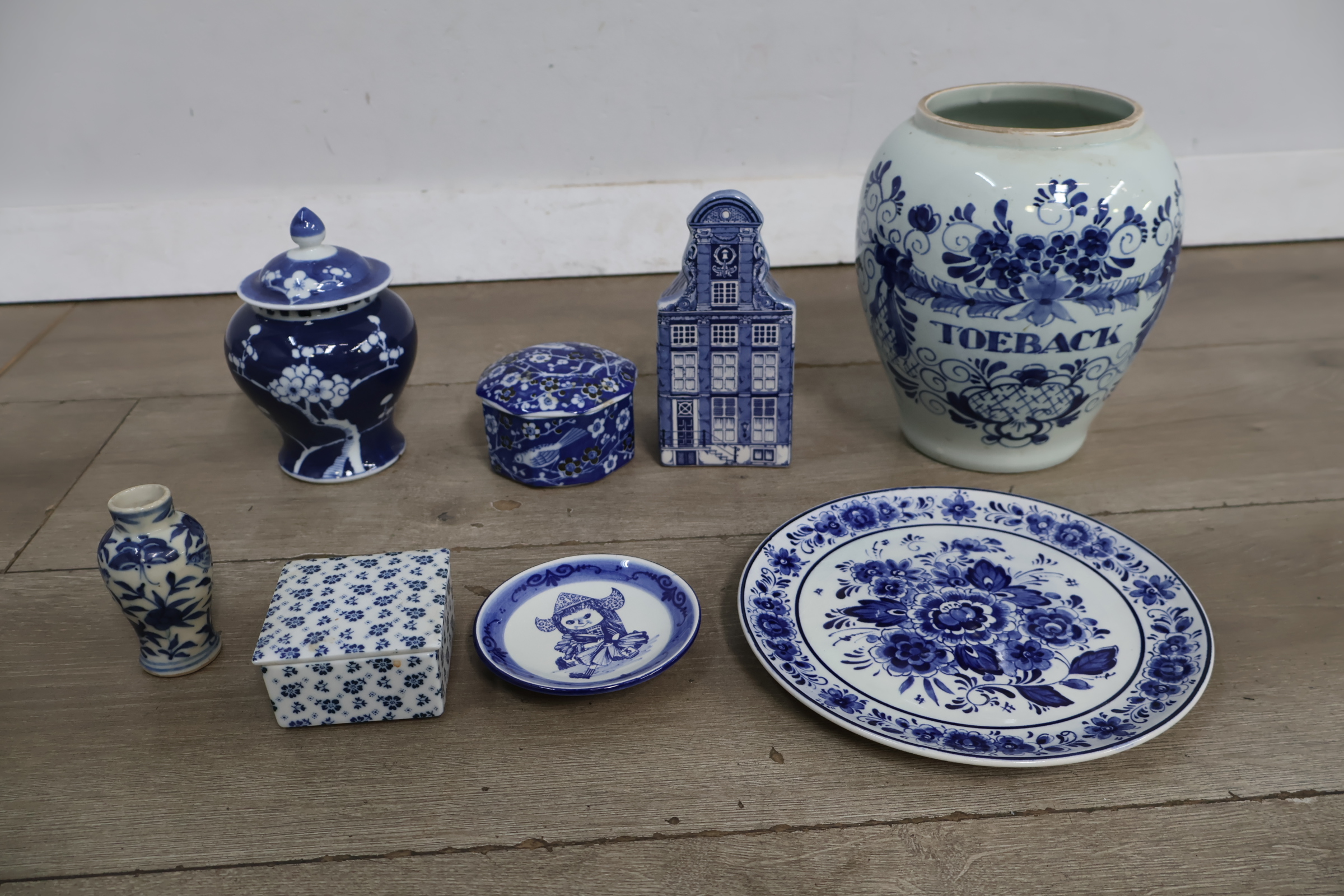 Set divers blauw-wit servies - met oa Delfts – foto 3 – kavel bij GSD Auctions, Zoeterwoude