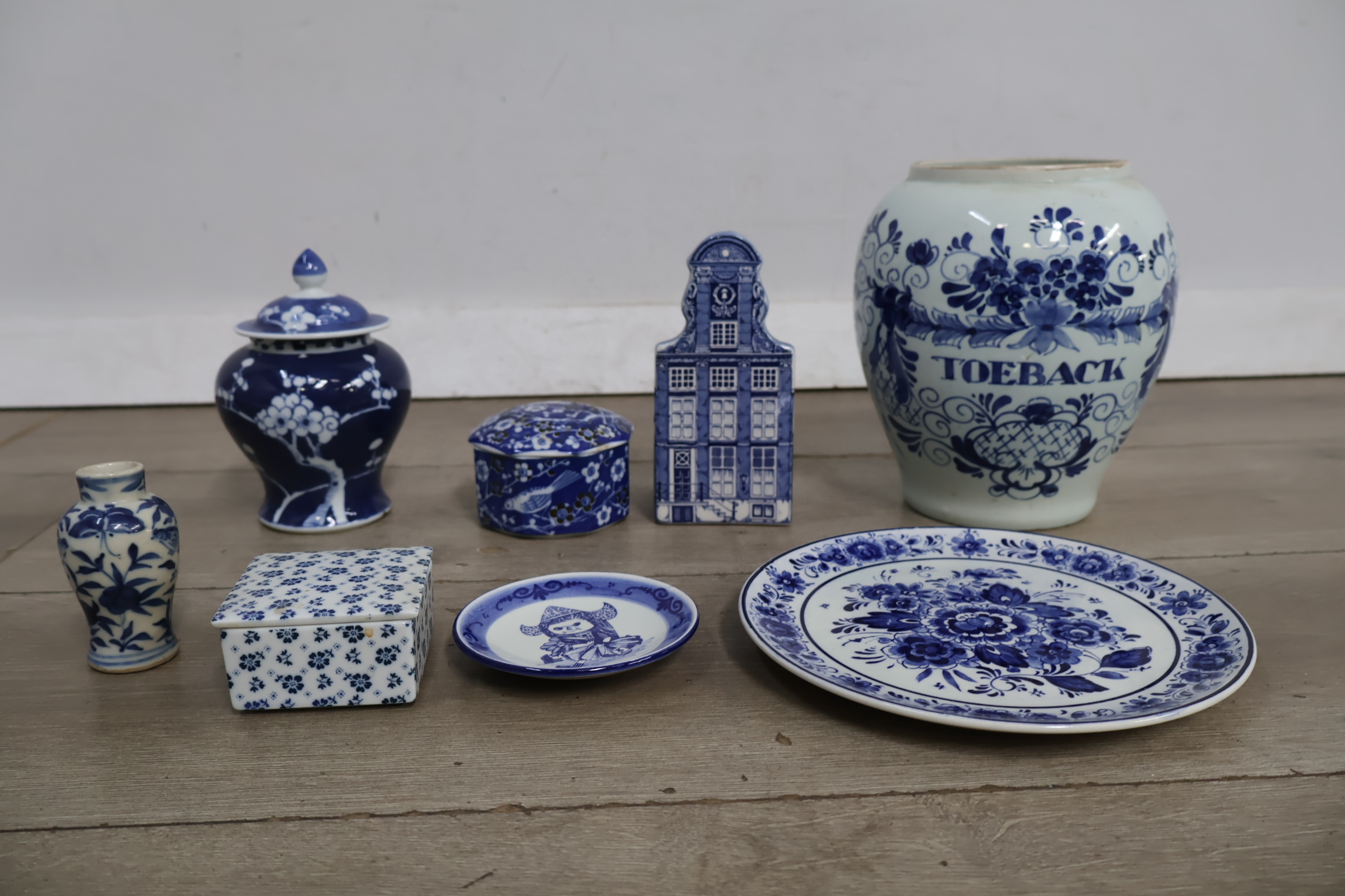 Set divers blauw-wit servies - met oa Delfts – foto 4 – kavel bij GSD Auctions, Zoeterwoude