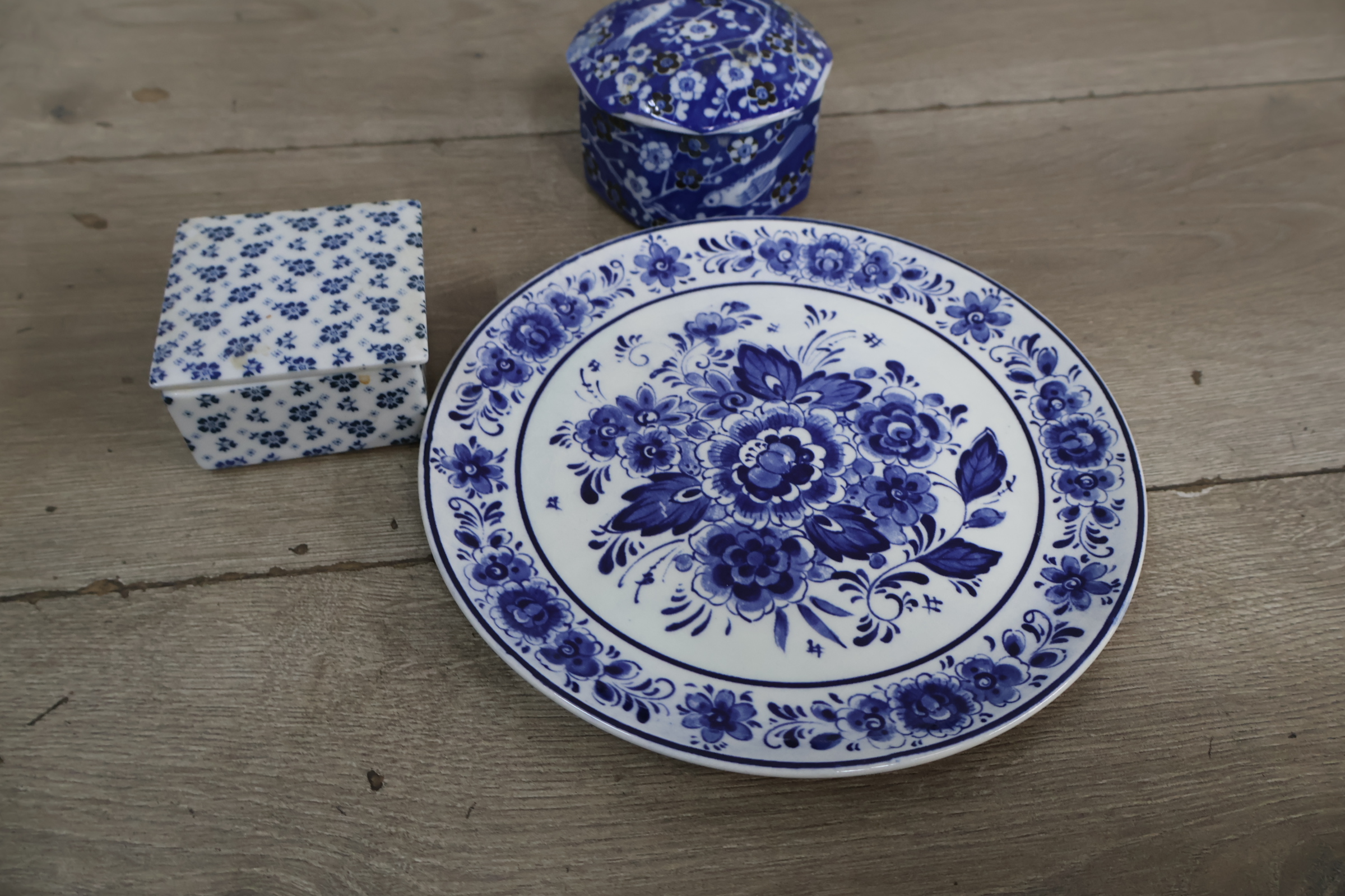 Set divers blauw-wit servies - met oa Delfts – foto 5 – kavel bij GSD Auctions, Zoeterwoude