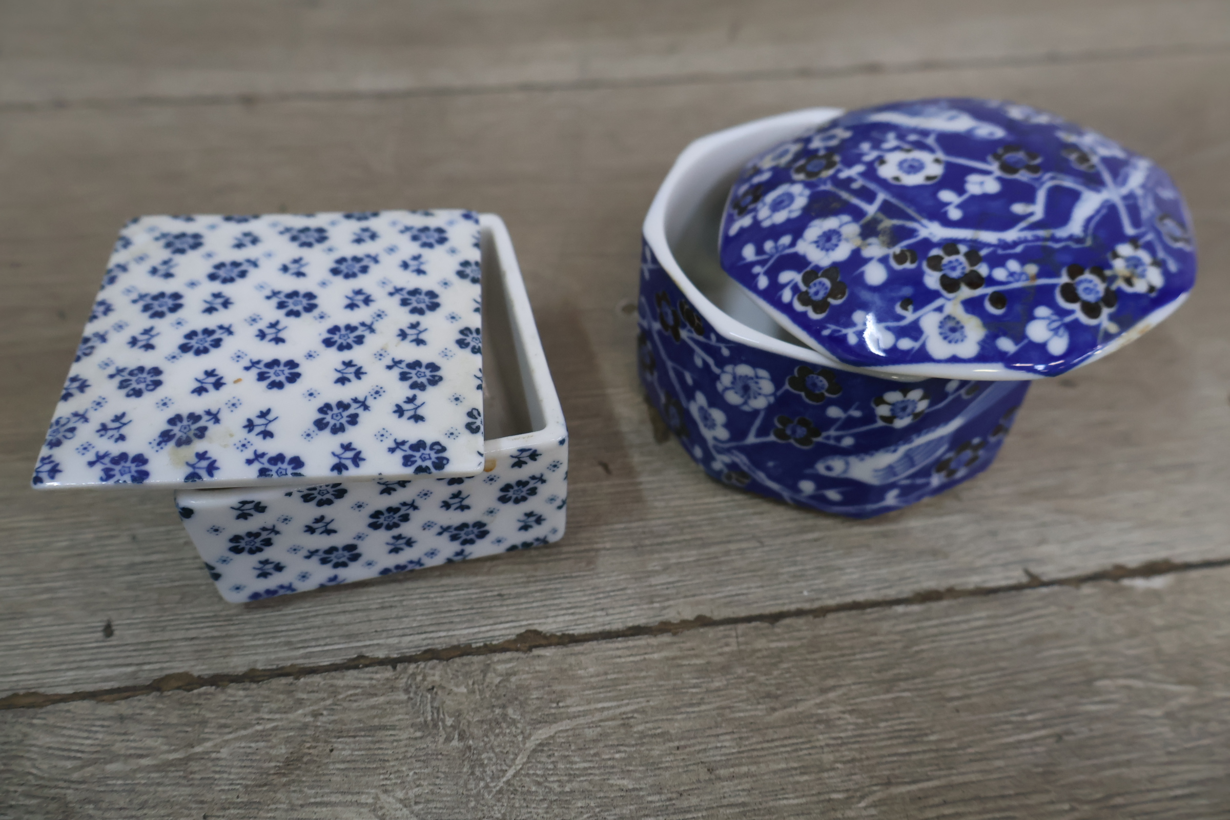 Set divers blauw-wit servies - met oa Delfts – foto 7 – kavel bij GSD Auctions, Zoeterwoude