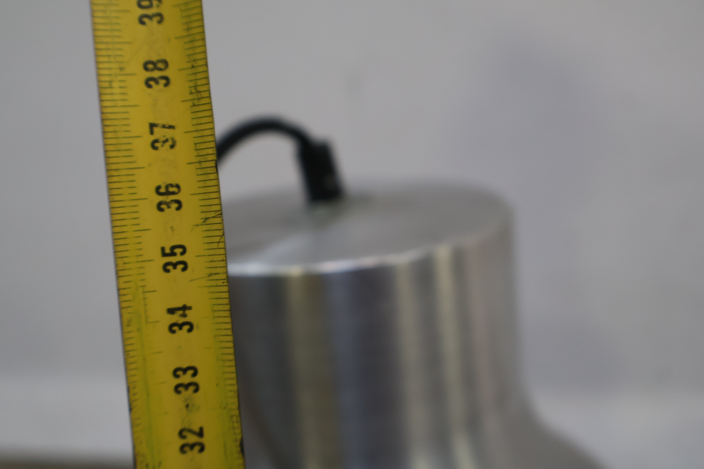 Industriële metalen hanglamp – foto 9 – kavel bij GSD Auctions, Zoeterwoude