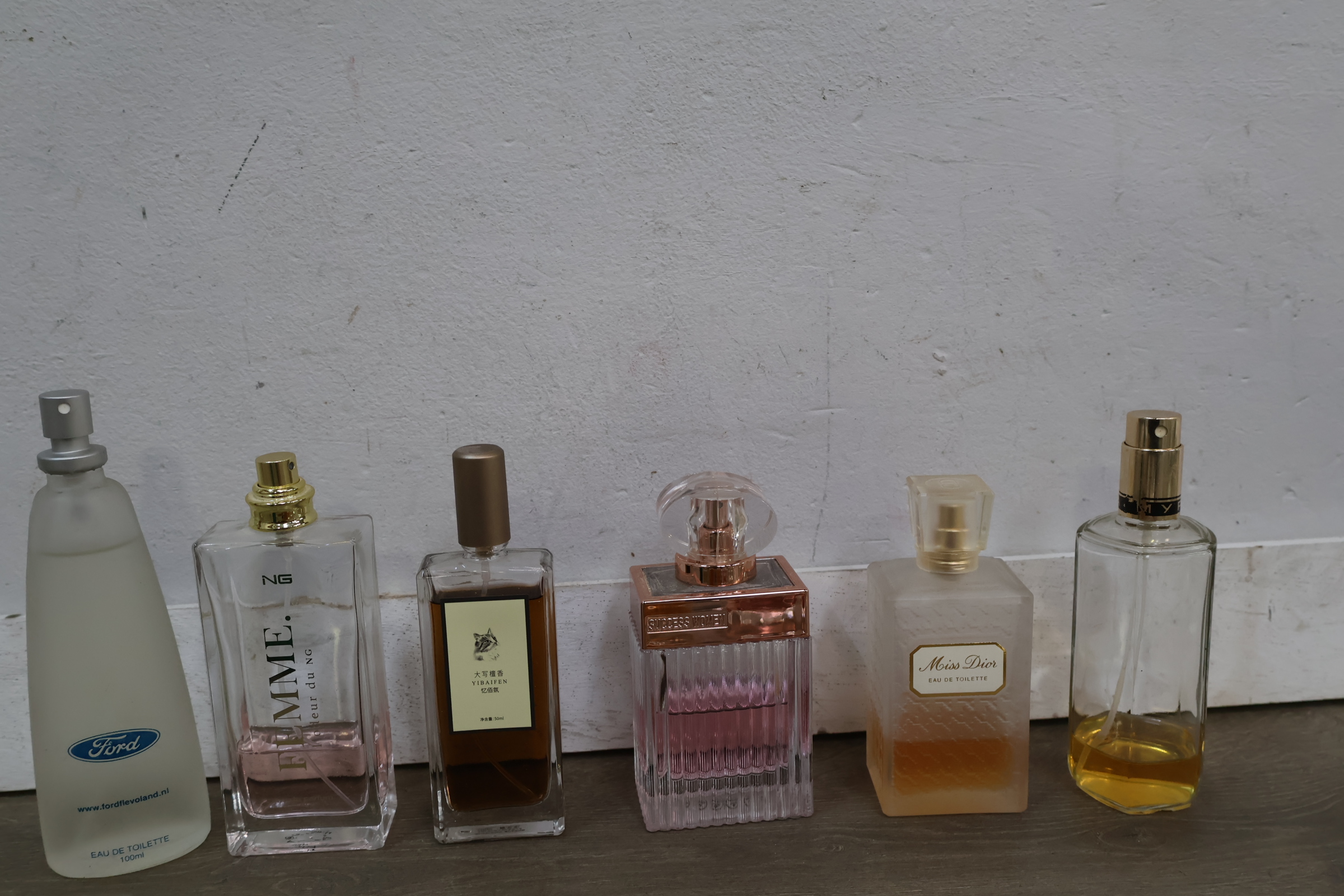 Assortiment parfumflesjes – foto 3 – kavel bij GSD Auctions, Zoeterwoude