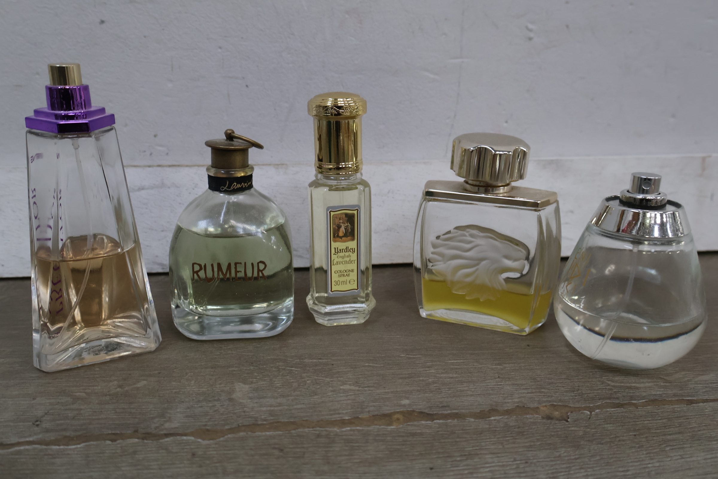 Assortiment parfumflesjes – foto 4 – kavel bij GSD Auctions, Zoeterwoude