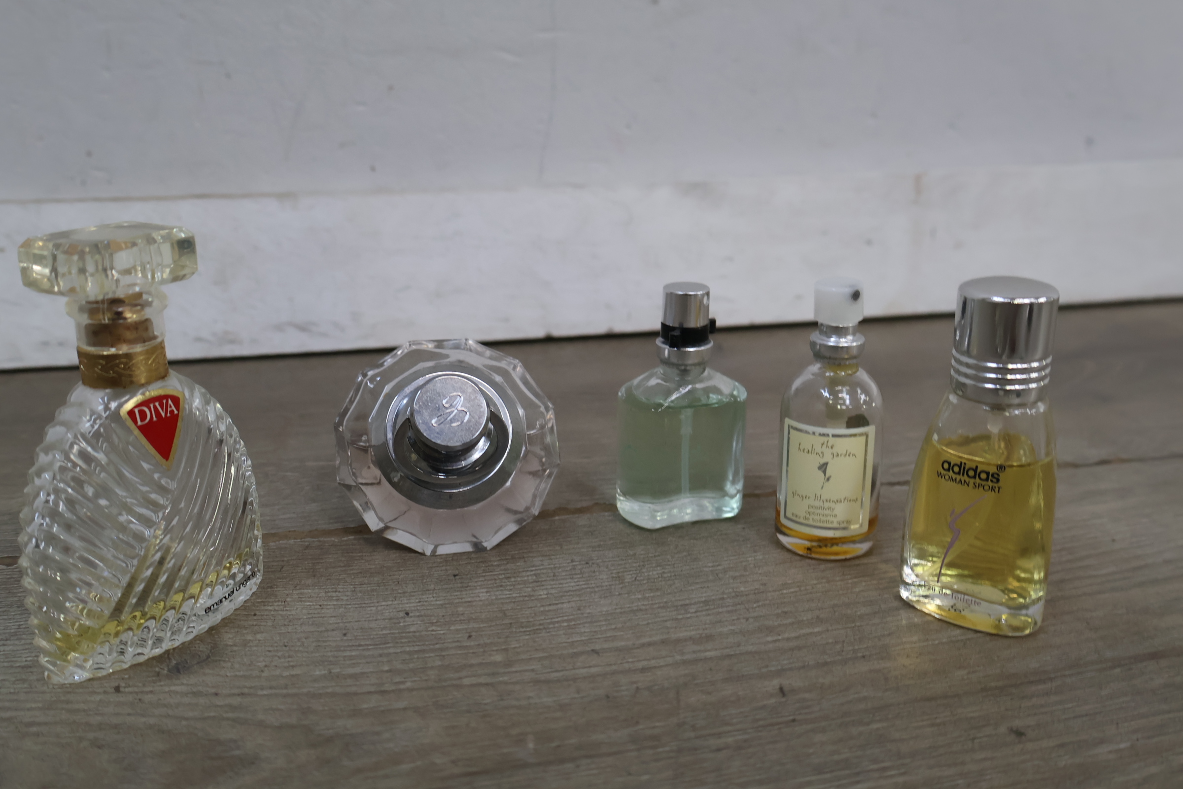 Assortiment parfumflesjes – foto 6 – kavel bij GSD Auctions, Zoeterwoude