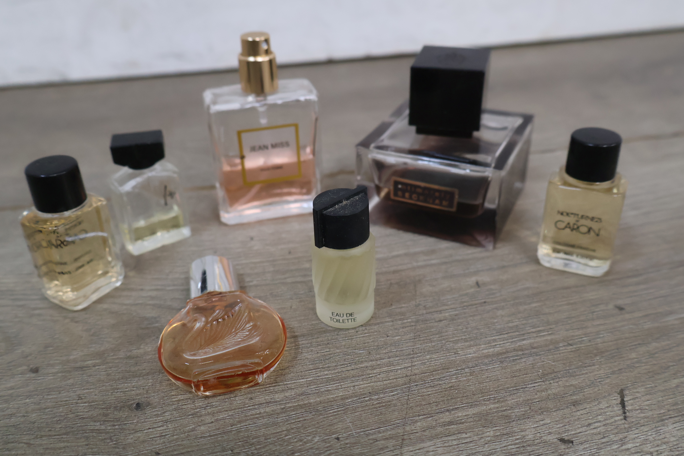 Assortiment parfumflesjes – foto 7 – kavel bij GSD Auctions, Zoeterwoude