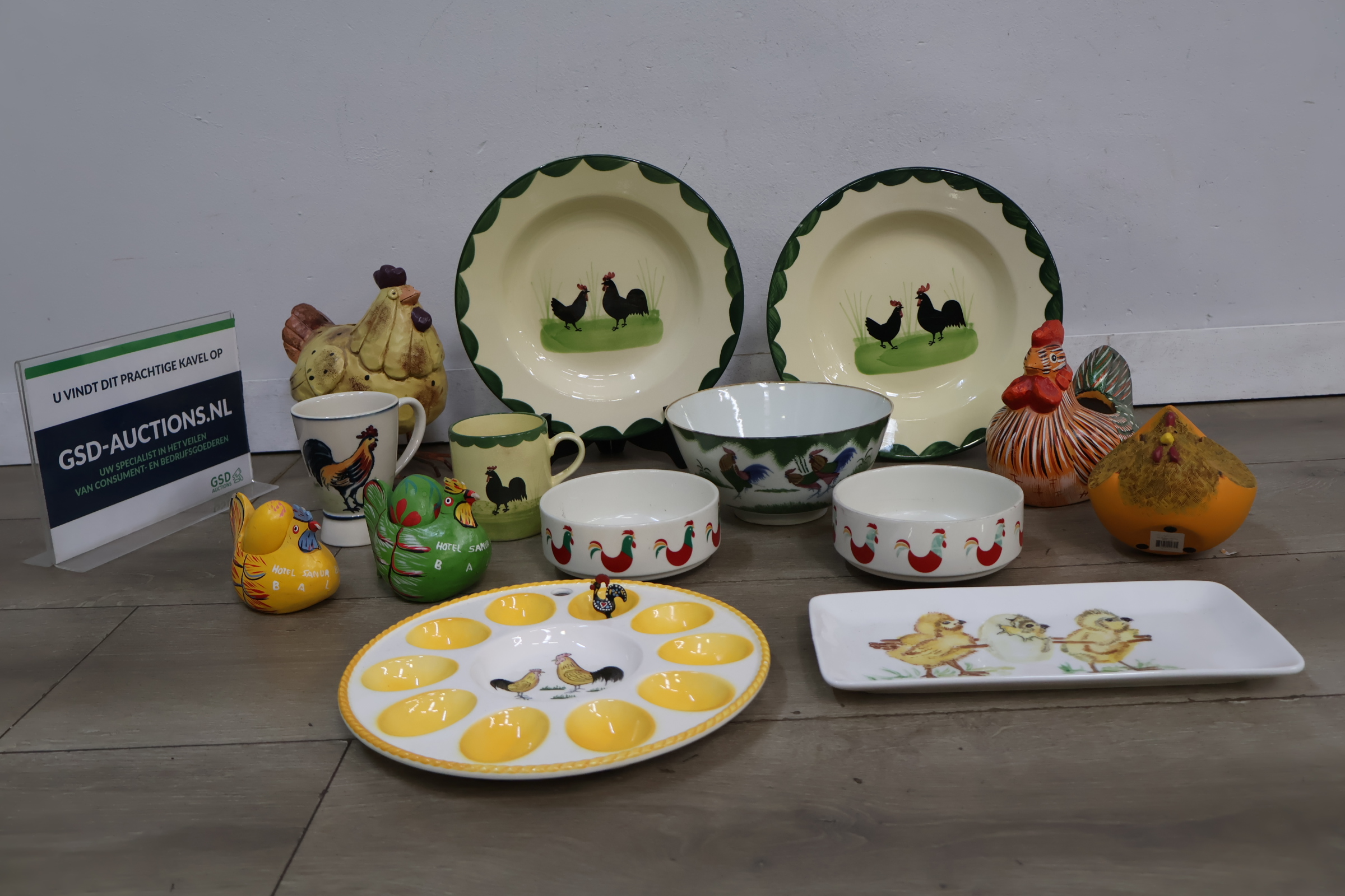 Set servies en decoratieve kippenfiguren – foto 2 – kavel bij GSD Auctions, Zoeterwoude