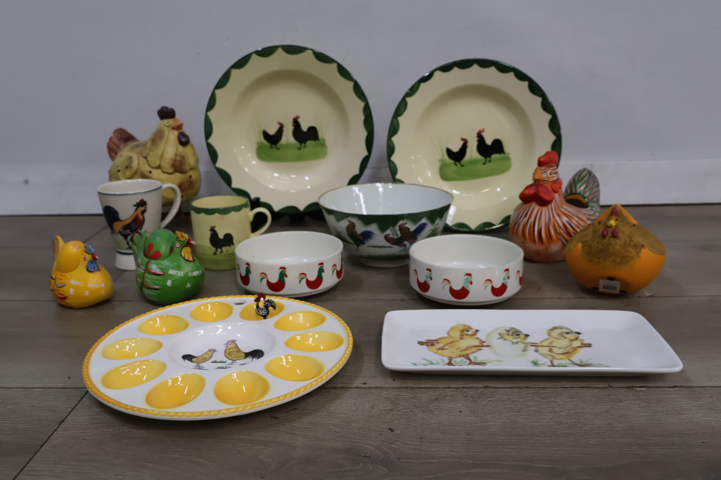 Set servies en decoratieve kippenfiguren – foto 4 – kavel bij GSD Auctions, Zoeterwoude