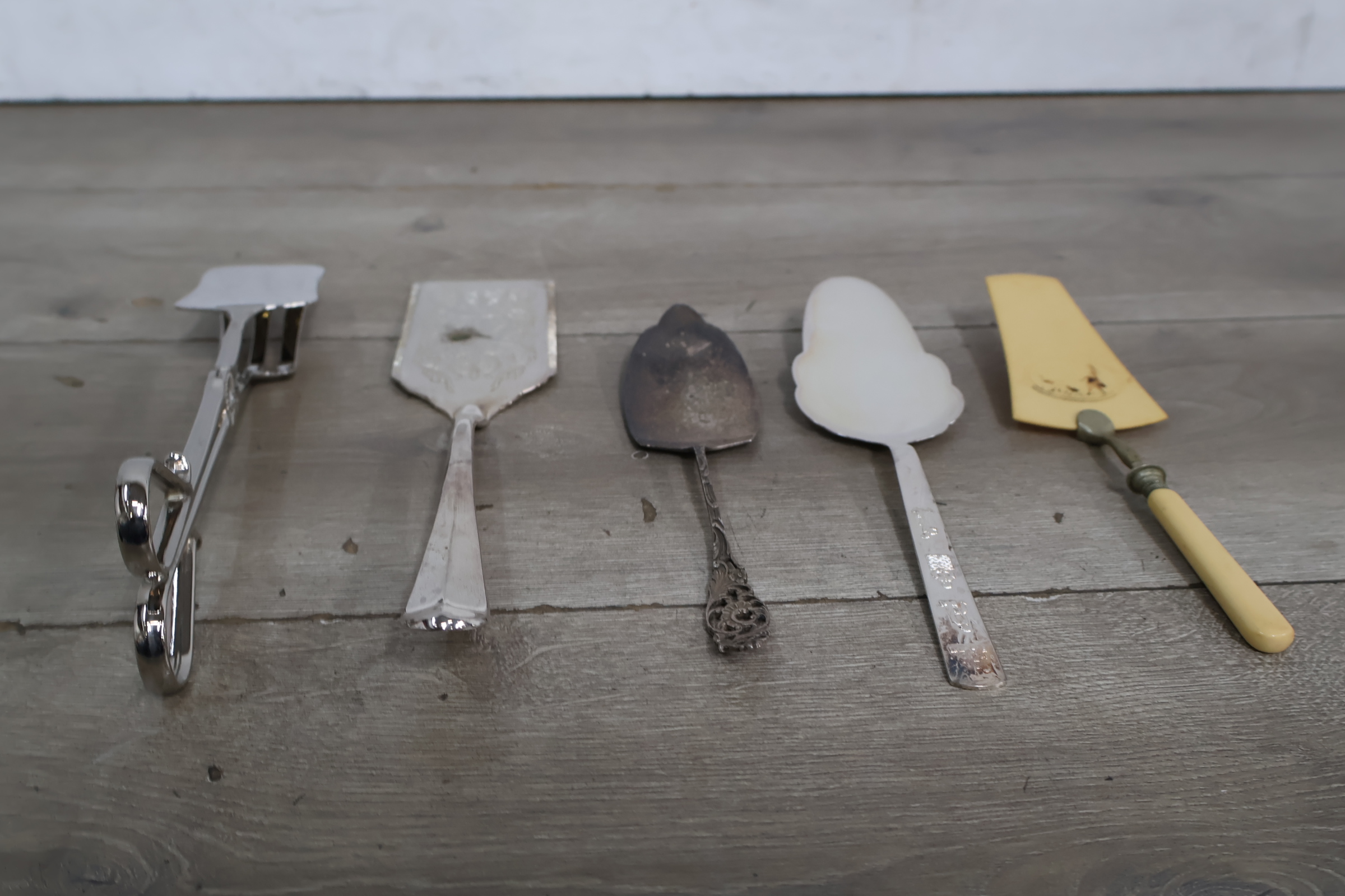 Set van 5 gebaksscheppen – foto 4 – kavel bij GSD Auctions, Zoeterwoude