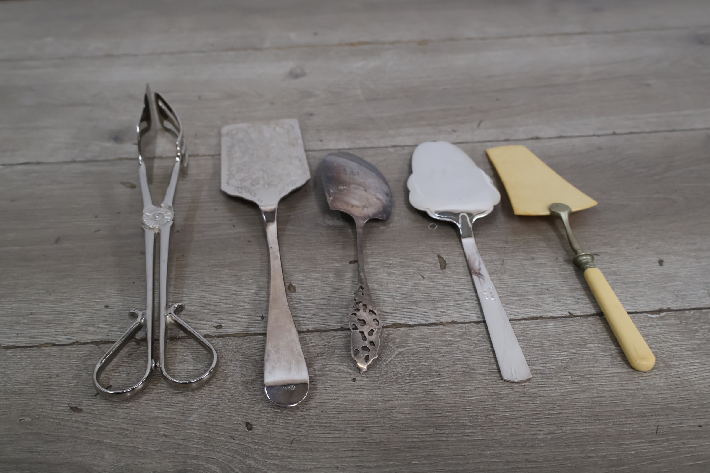 Set van 5 gebaksscheppen – foto 5 – kavel bij GSD Auctions, Zoeterwoude