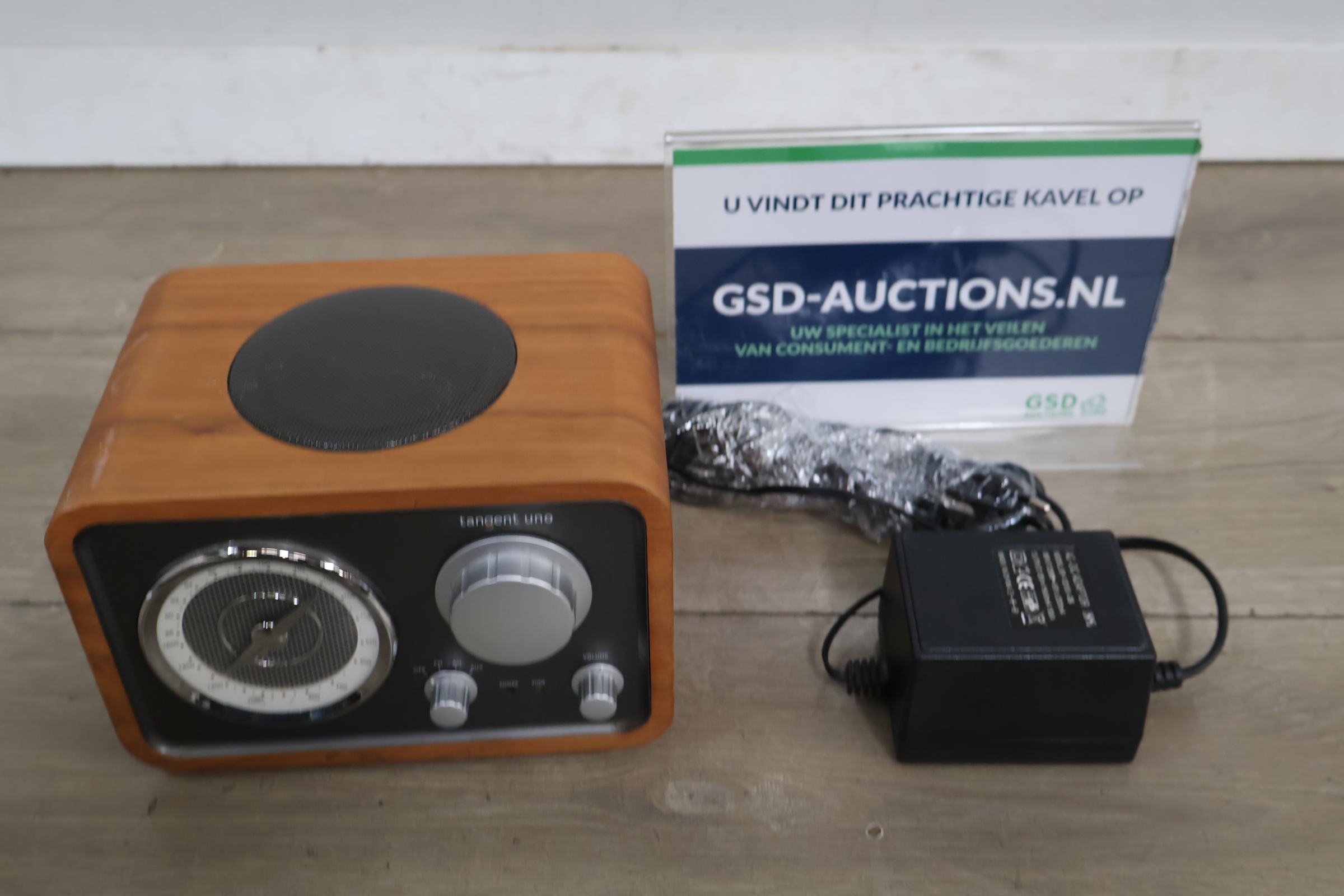 Tangent Uno Radio met houten behuizing – foto 2 – kavel bij GSD Auctions, Zoeterwoude