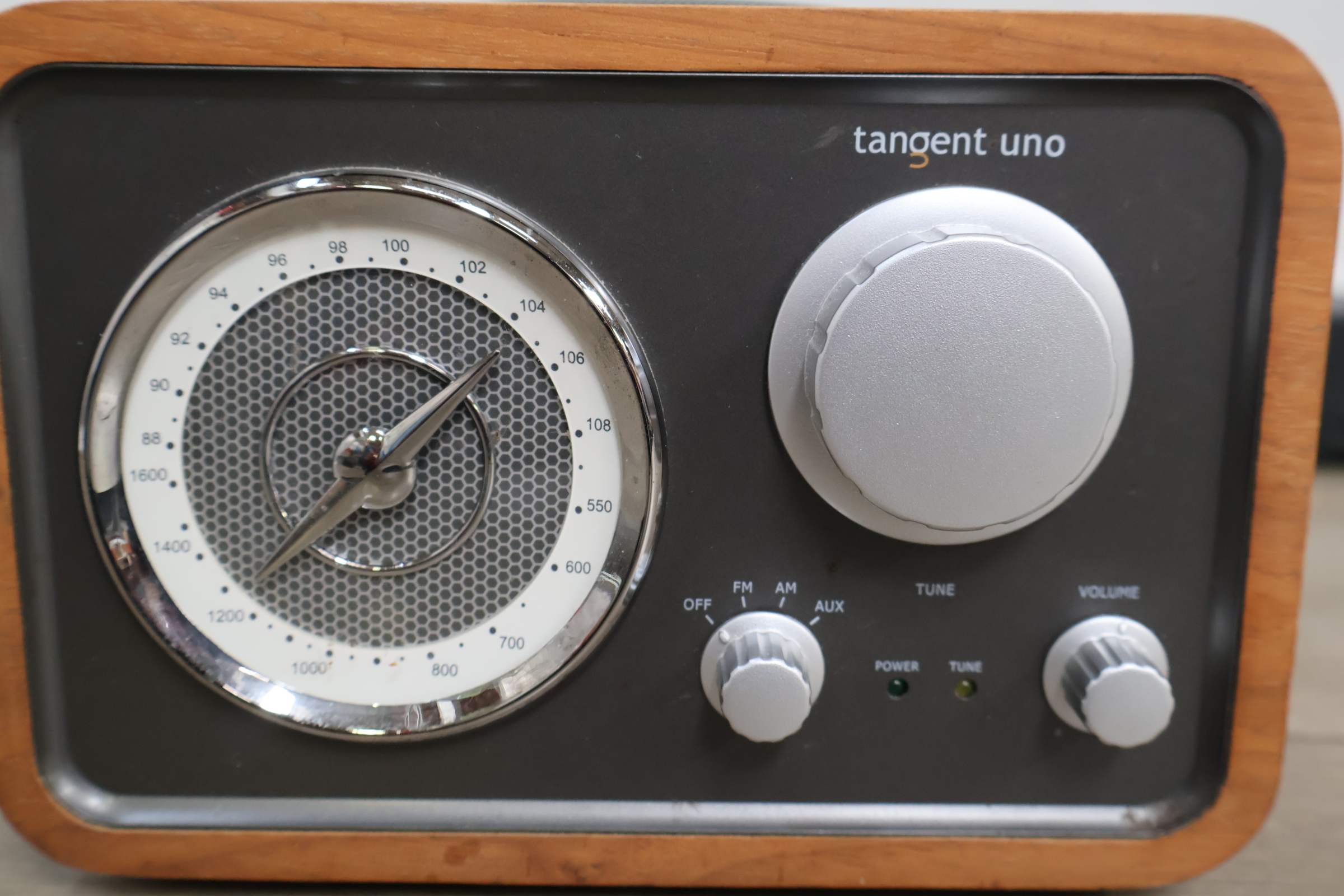 Tangent Uno Radio met houten behuizing – foto 5 – kavel bij GSD Auctions, Zoeterwoude