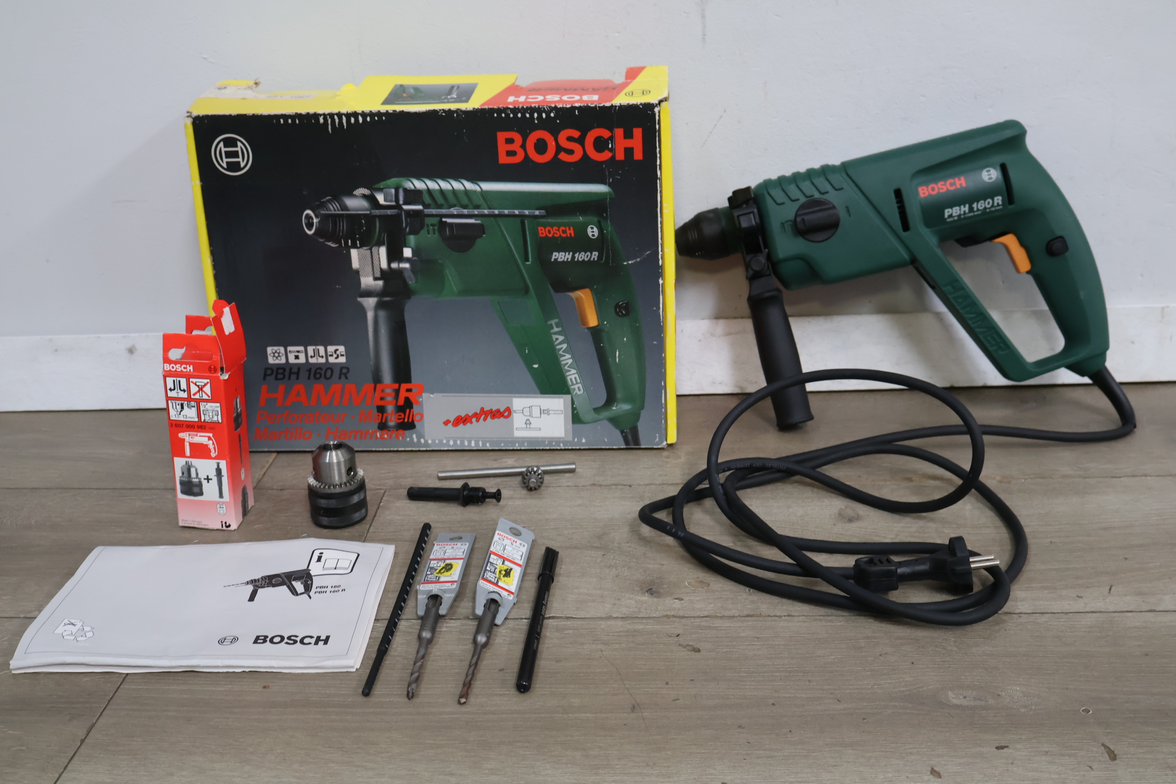 Bosch boorhamer PBH 160 R met accessoires – foto 3 – kavel bij GSD Auctions, Zoeterwoude