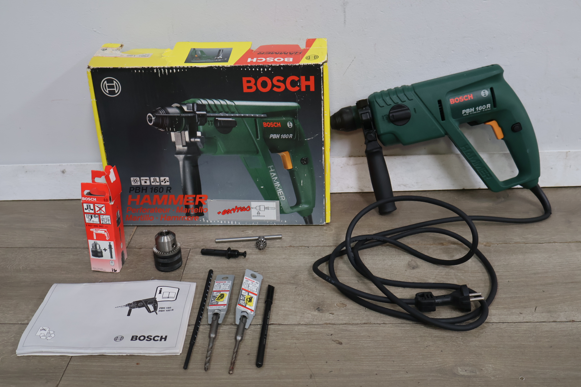 Bosch boorhamer PBH 160 R met accessoires – foto 4 – kavel bij GSD Auctions, Zoeterwoude
