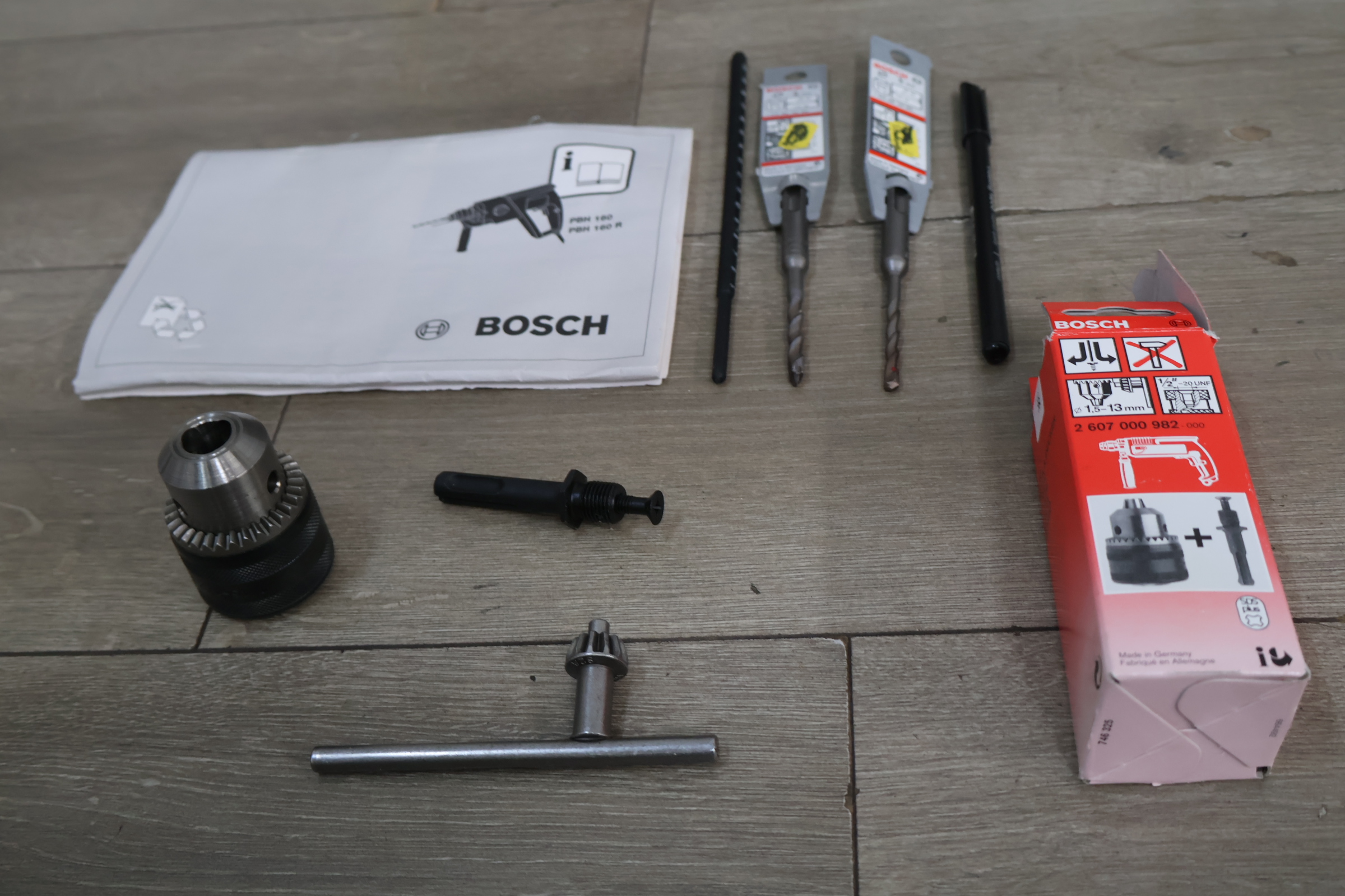 Bosch boorhamer PBH 160 R met accessoires – foto 5 – kavel bij GSD Auctions, Zoeterwoude