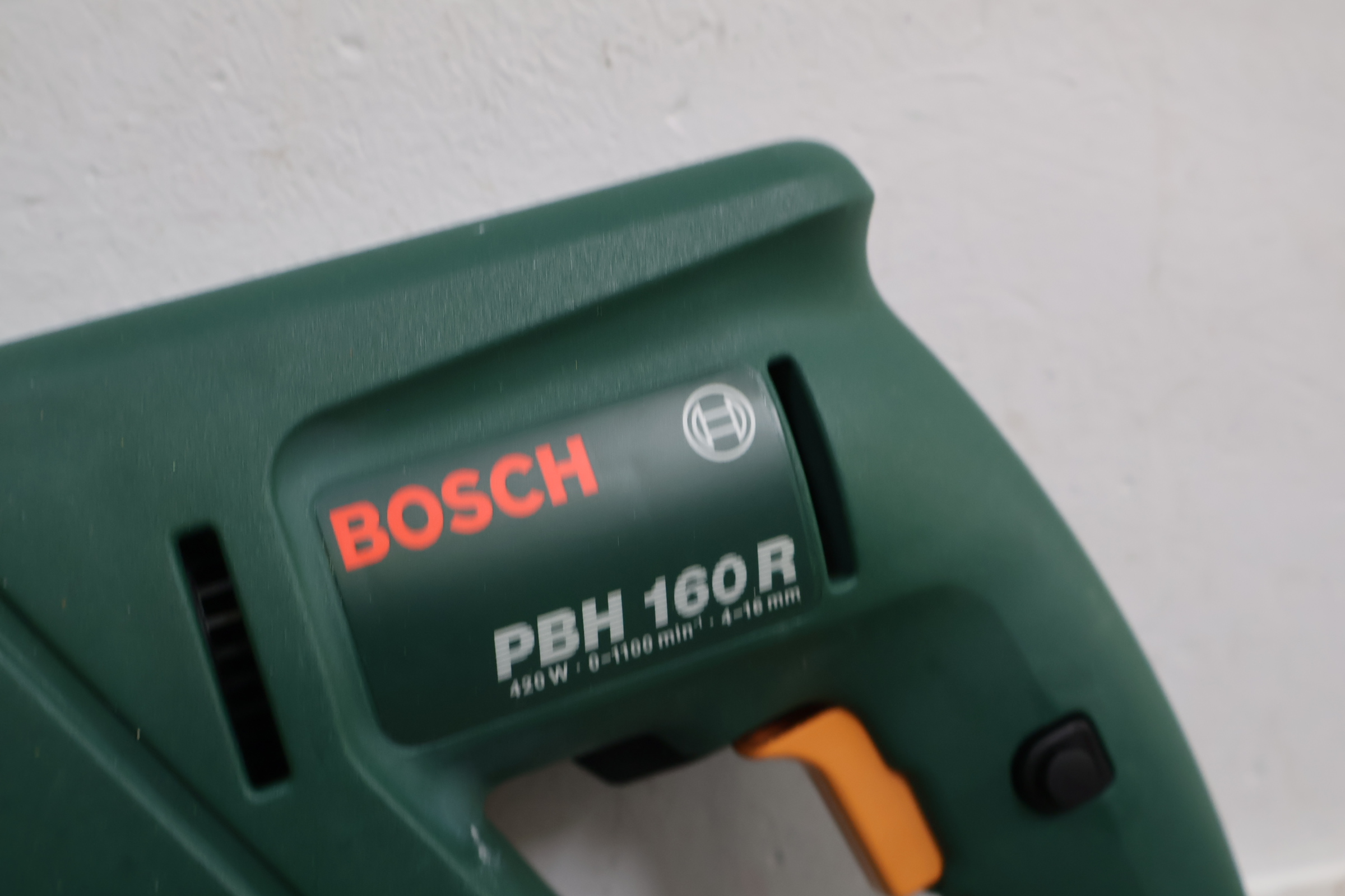 Bosch boorhamer PBH 160 R met accessoires – foto 8 – kavel bij GSD Auctions, Zoeterwoude