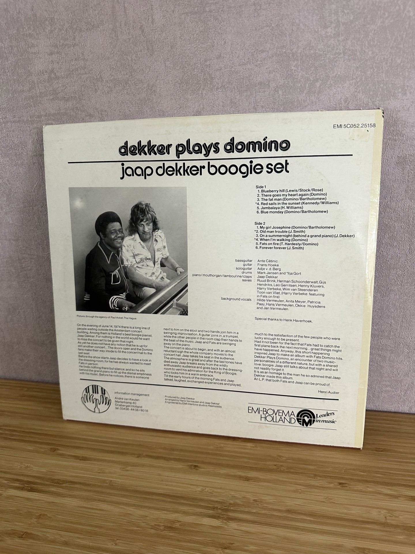 Dekker plays domino’s lp Ongetest – foto 2 – kavel bij GSD Auctions, Zoeterwoude