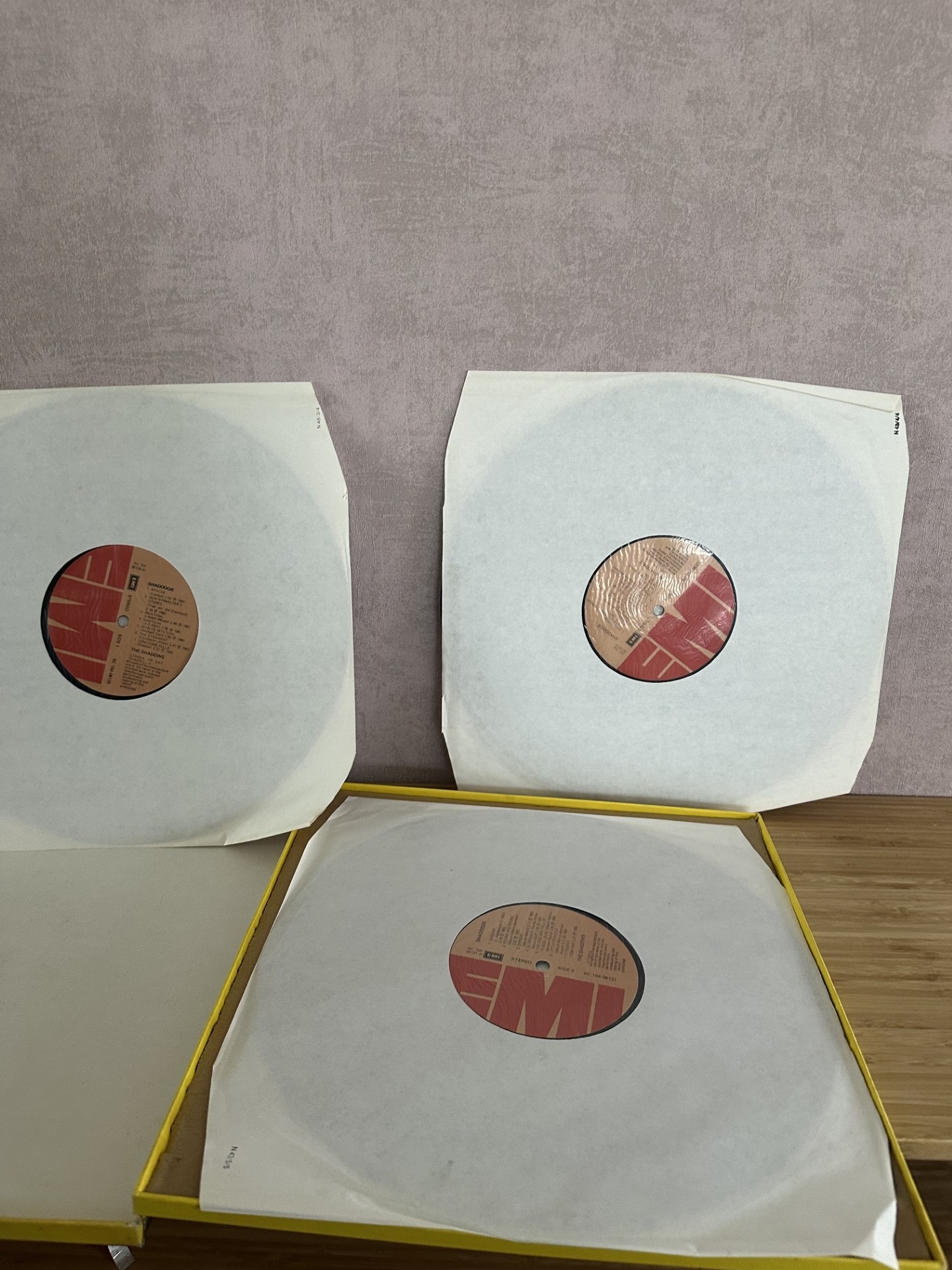 The Shadows 3 LPs shadoogie vinyl Ongetest! – foto 2 – kavel bij GSD Auctions, Zoeterwoude