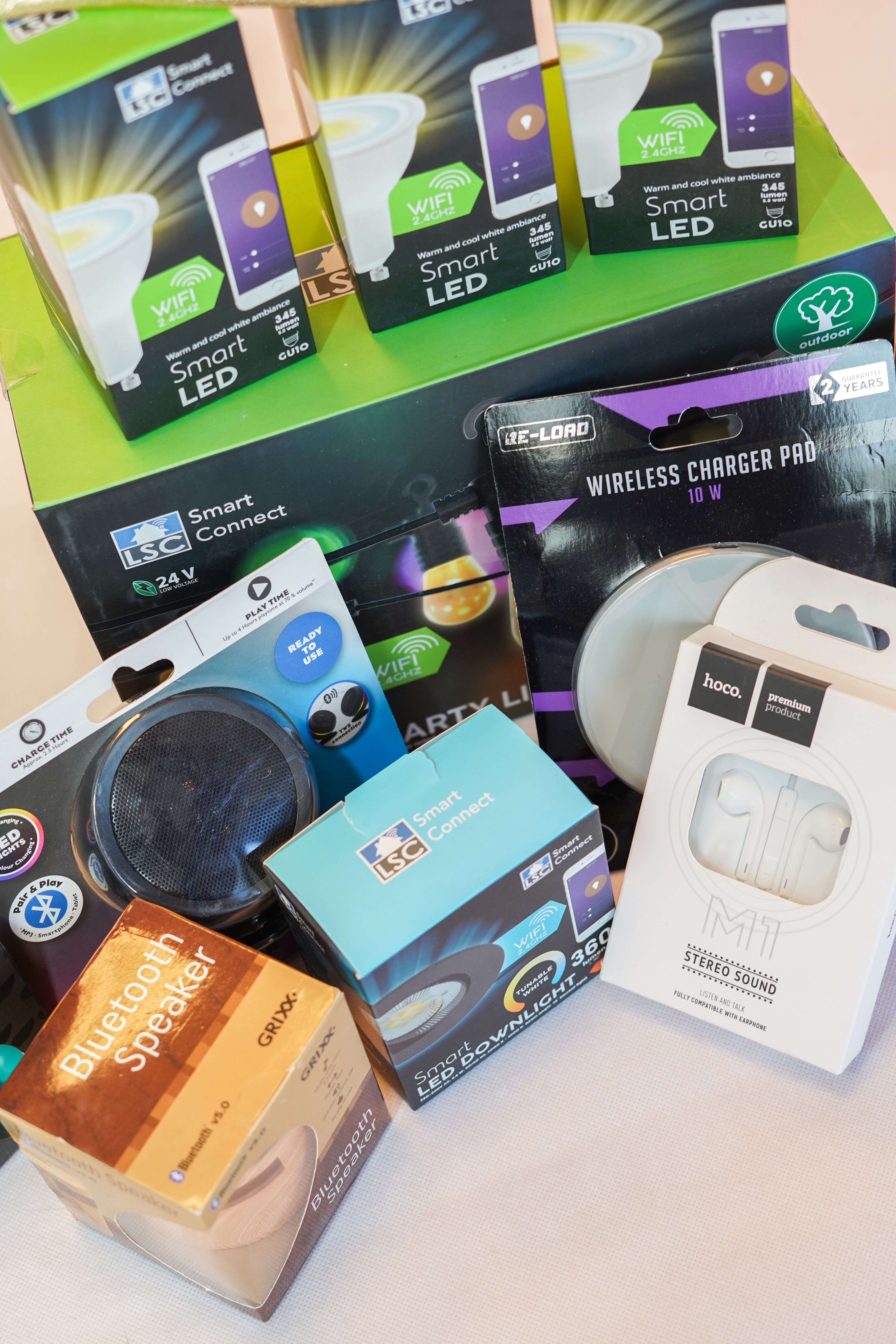 Mystery Elektronica Box XL met 50 items – kavel bij GSD Auctions, Zoeterwoude