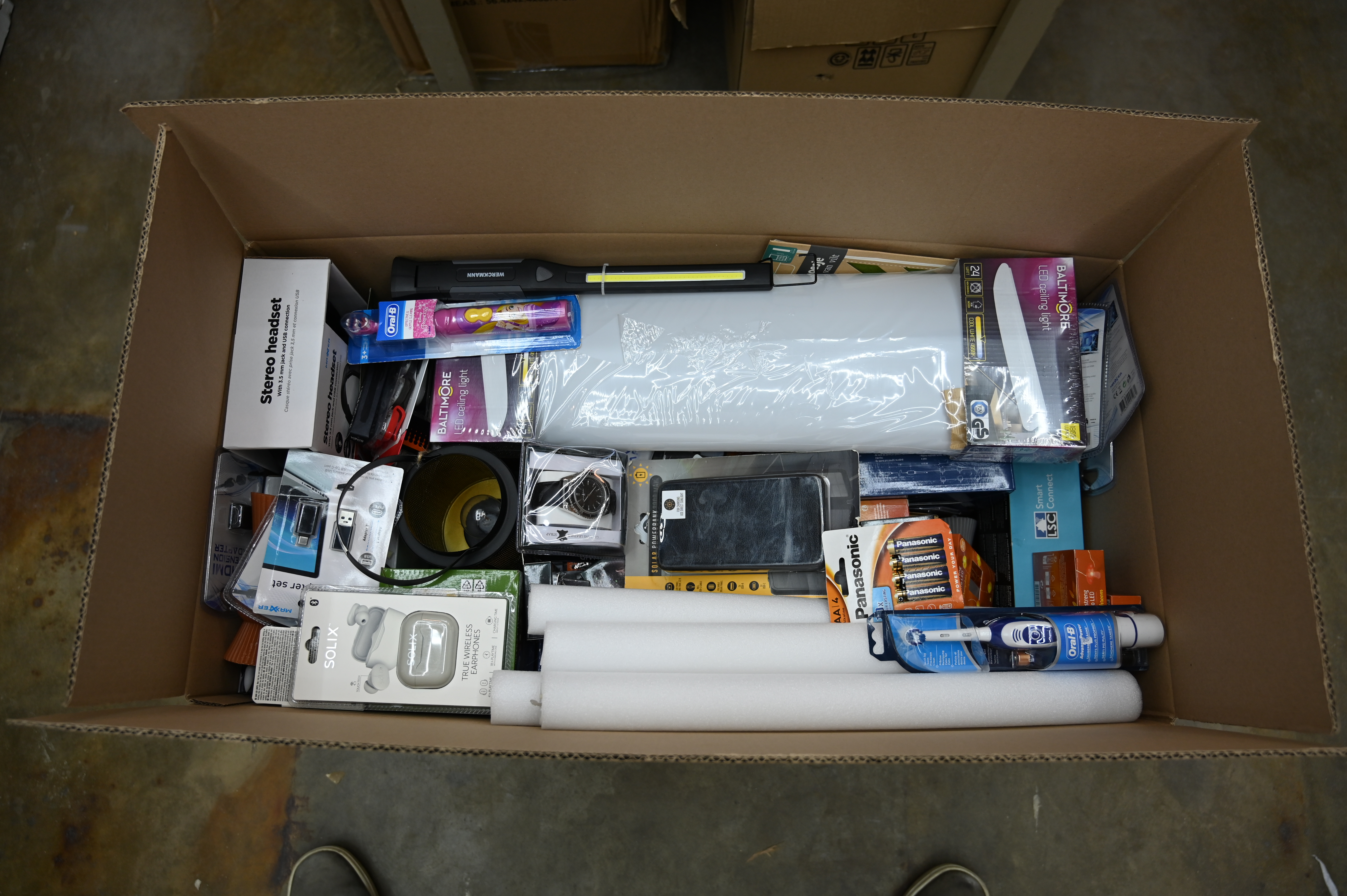 Mystery Elektronica Box XXL met 100 items – kavel bij GSD Auctions, Zoeterwoude