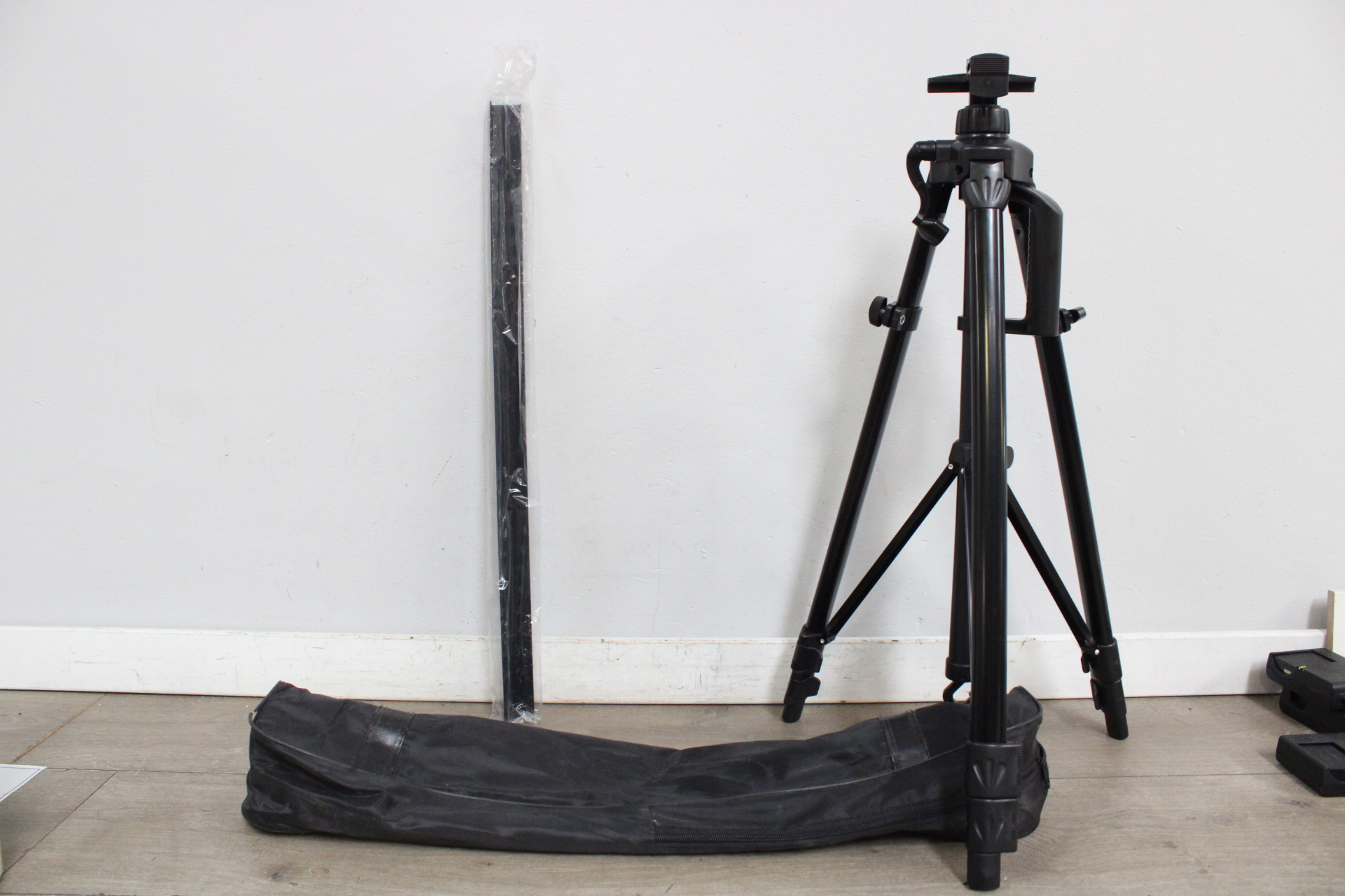 Zwart statief met draagtas'' – foto 2 – kavel bij GSD Auctions, Zoeterwoude