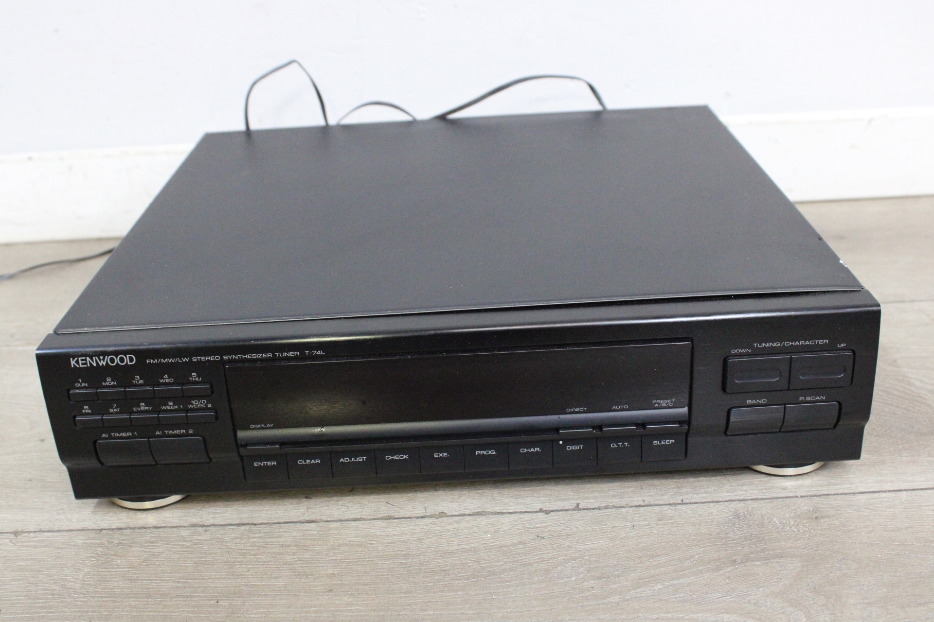 Kenwood T-74L FM/MW/LW Stereo Synthesizer Tuner'' – foto 2 – kavel bij GSD Auctions, Zoeterwoude