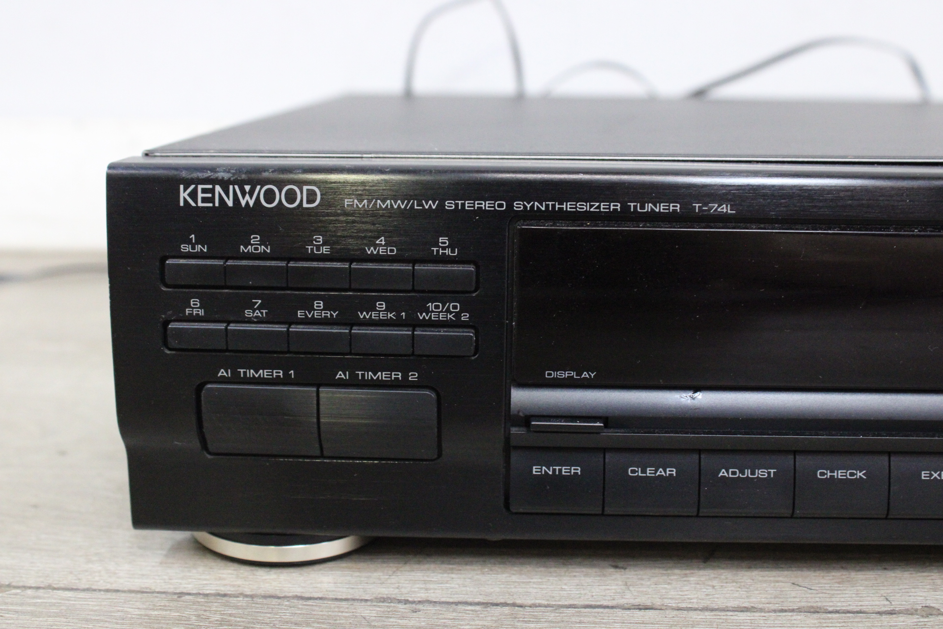 Kenwood T-74L FM/MW/LW Stereo Synthesizer Tuner'' – foto 3 – kavel bij GSD Auctions, Zoeterwoude