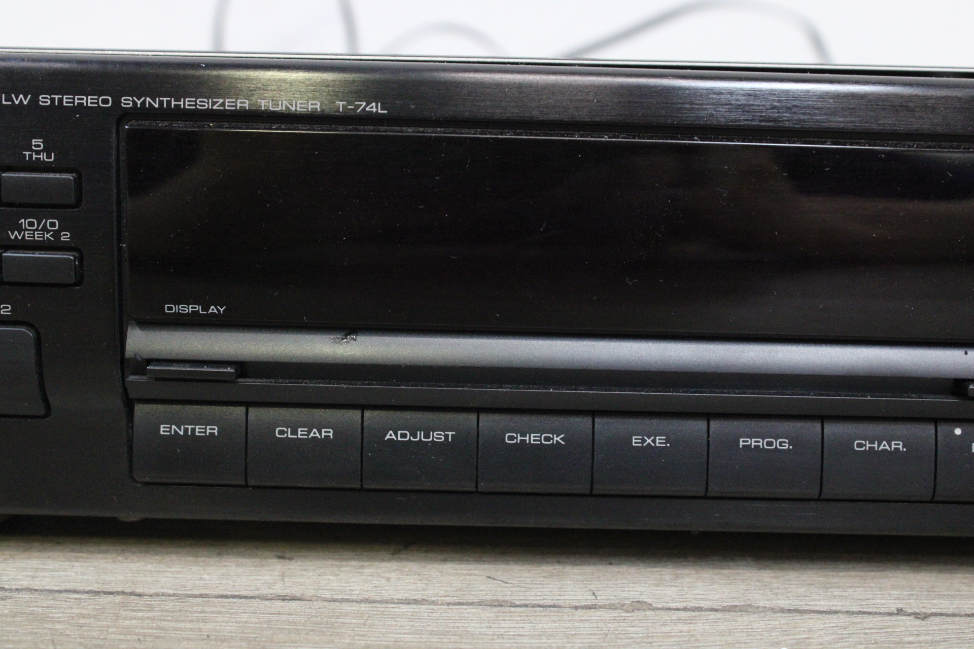 Kenwood T-74L FM/MW/LW Stereo Synthesizer Tuner'' – foto 4 – kavel bij GSD Auctions, Zoeterwoude