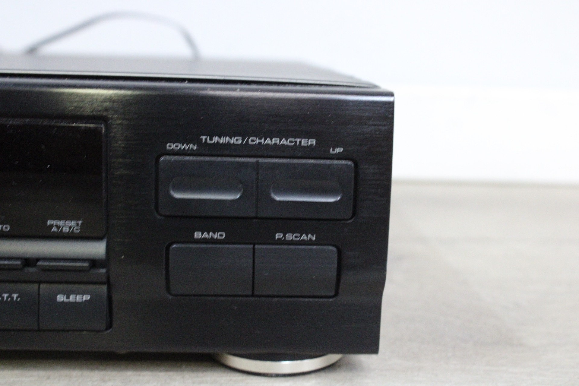 Kenwood T-74L FM/MW/LW Stereo Synthesizer Tuner'' – foto 6 – kavel bij GSD Auctions, Zoeterwoude