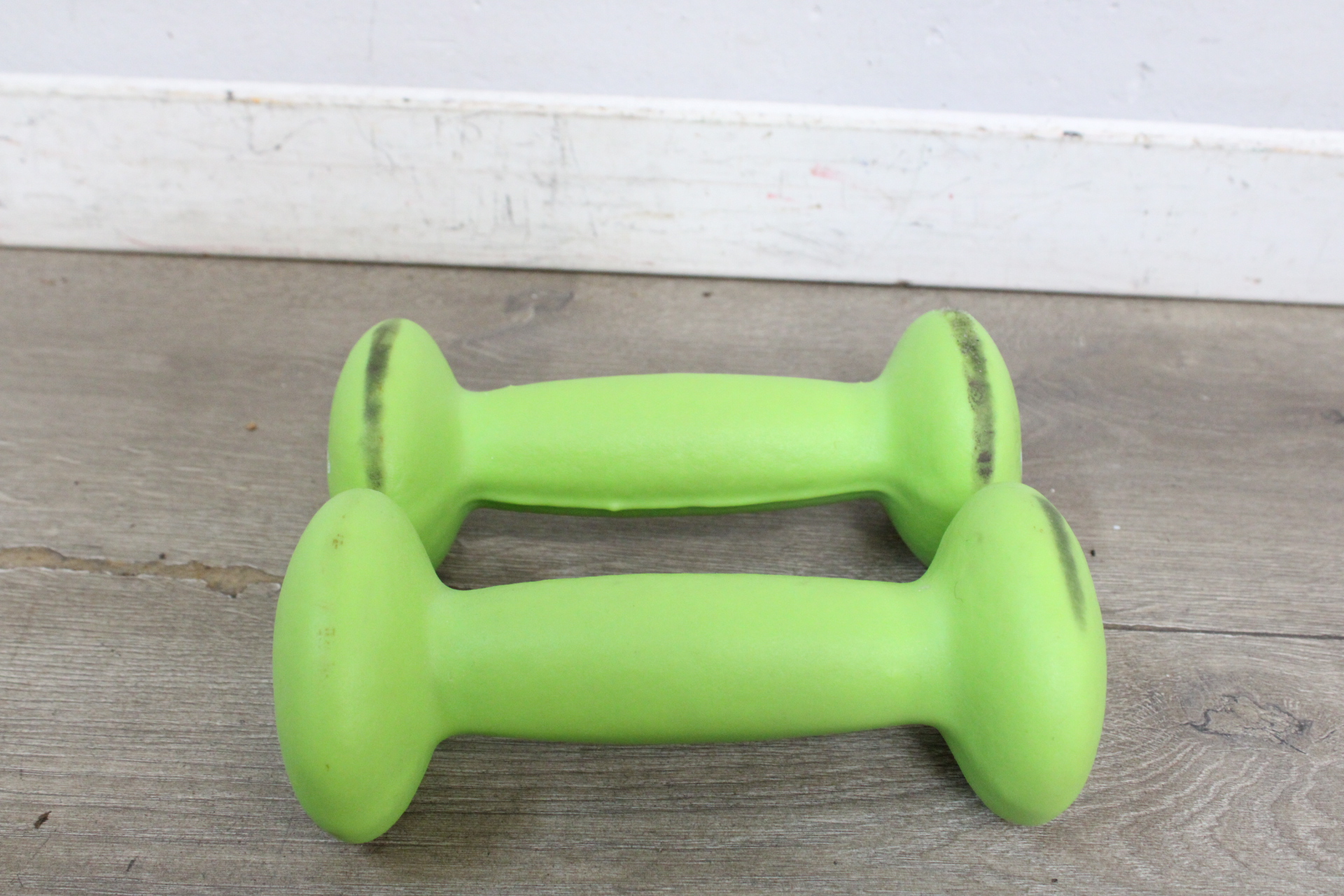 Set groene CARE 2 KGS dumbbells'' – foto 4 – kavel bij GSD Auctions, Zoeterwoude