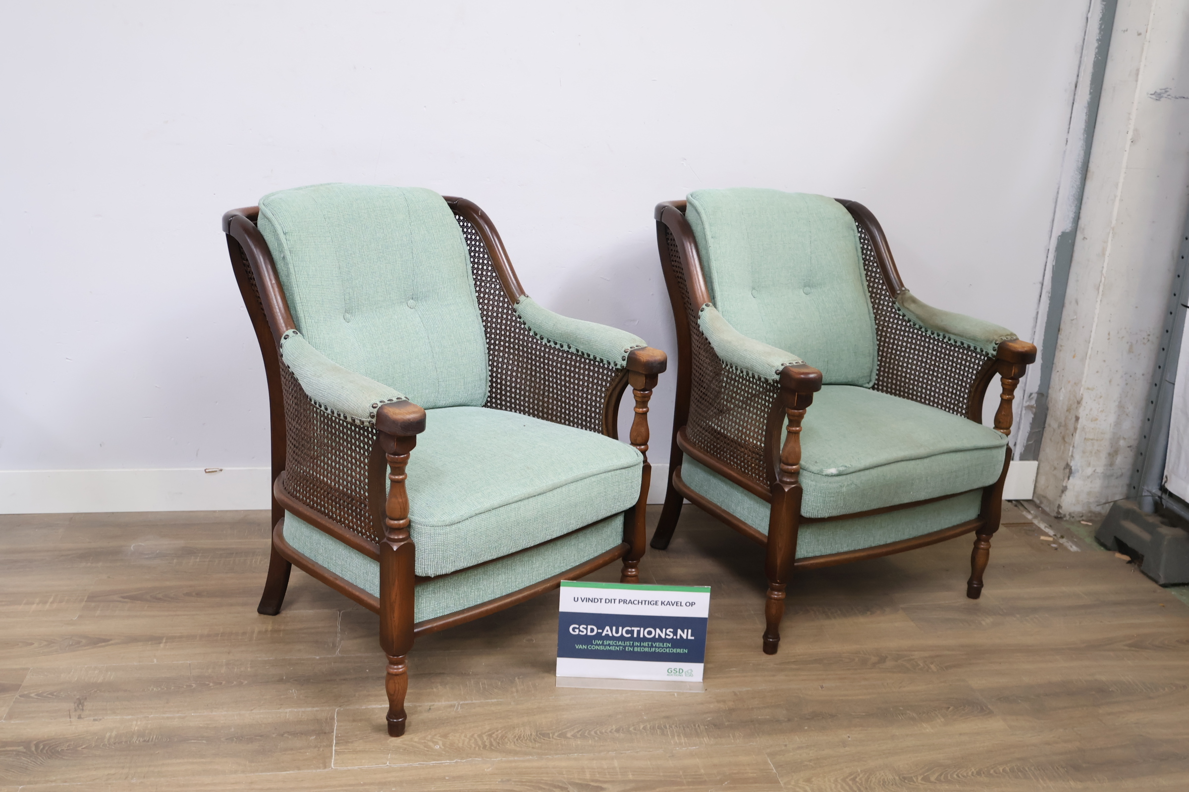 Set van 2 vintage houten/rotan fauteuils'' – kavel bij GSD Auctions, Zoeterwoude
