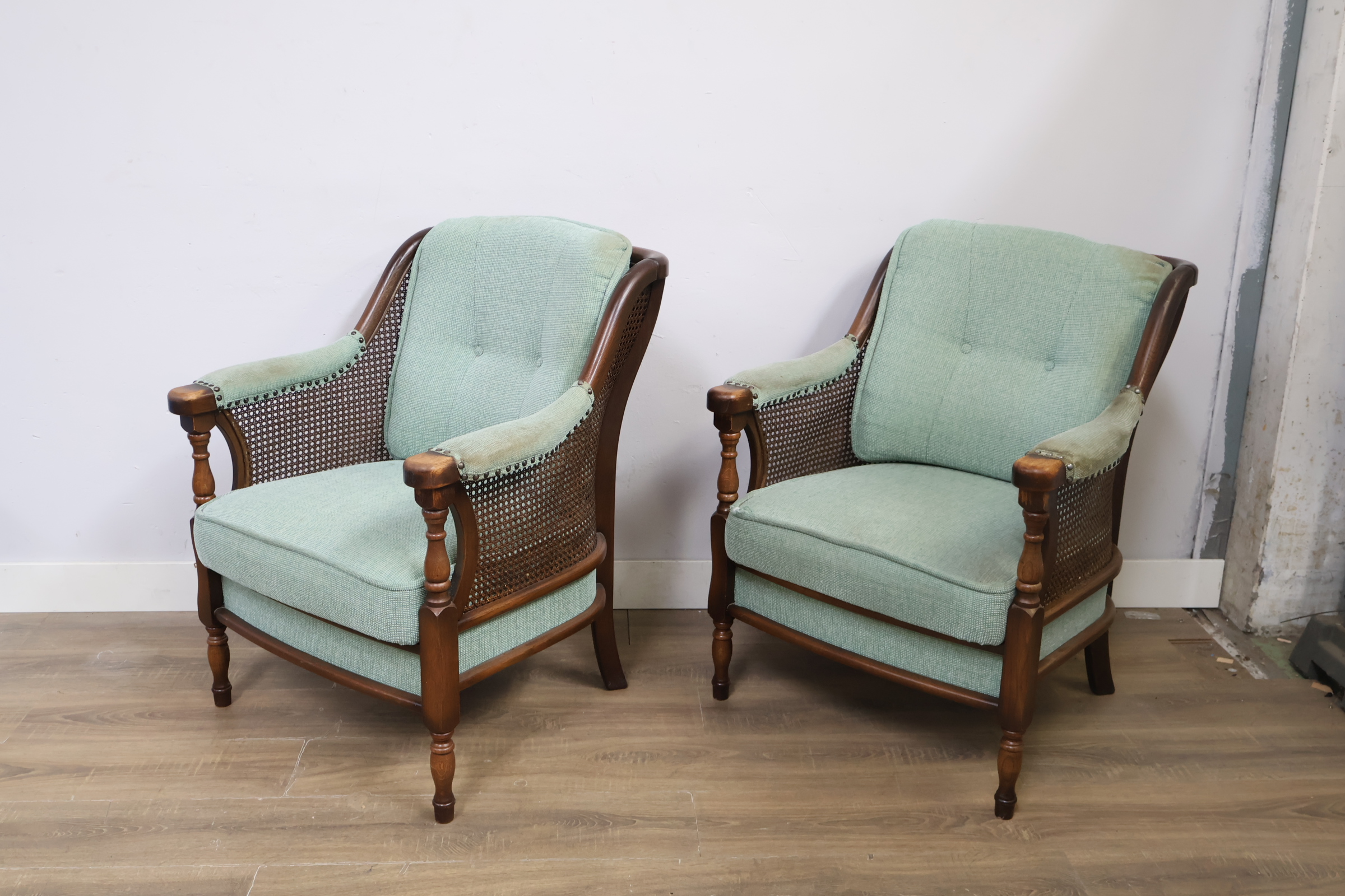Set van 2 vintage houten/rotan fauteuils'' – foto 10 – kavel bij GSD Auctions, Zoeterwoude