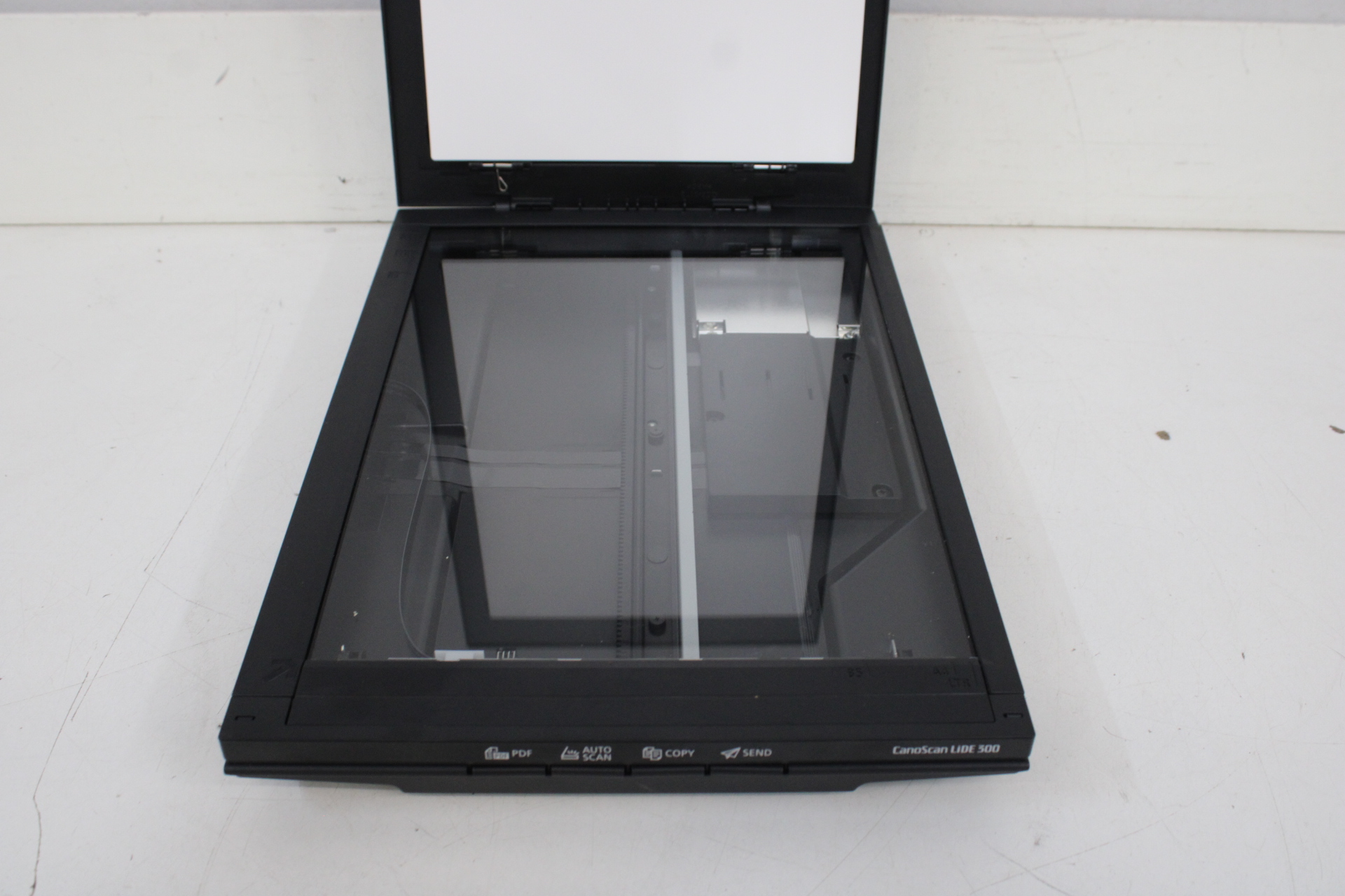 Canon CanoScan LiDE 300 Scanner'' – foto 9 – kavel bij GSD Auctions, Zoeterwoude