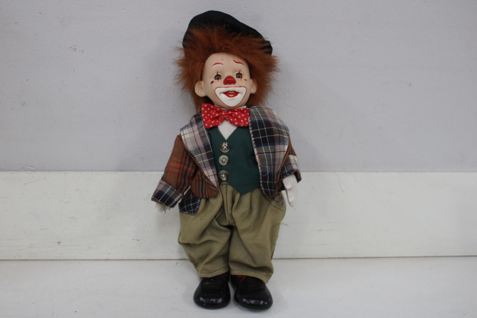 Set van vier porsleinen poppen'' – foto 6 – kavel bij GSD Auctions, Zoeterwoude