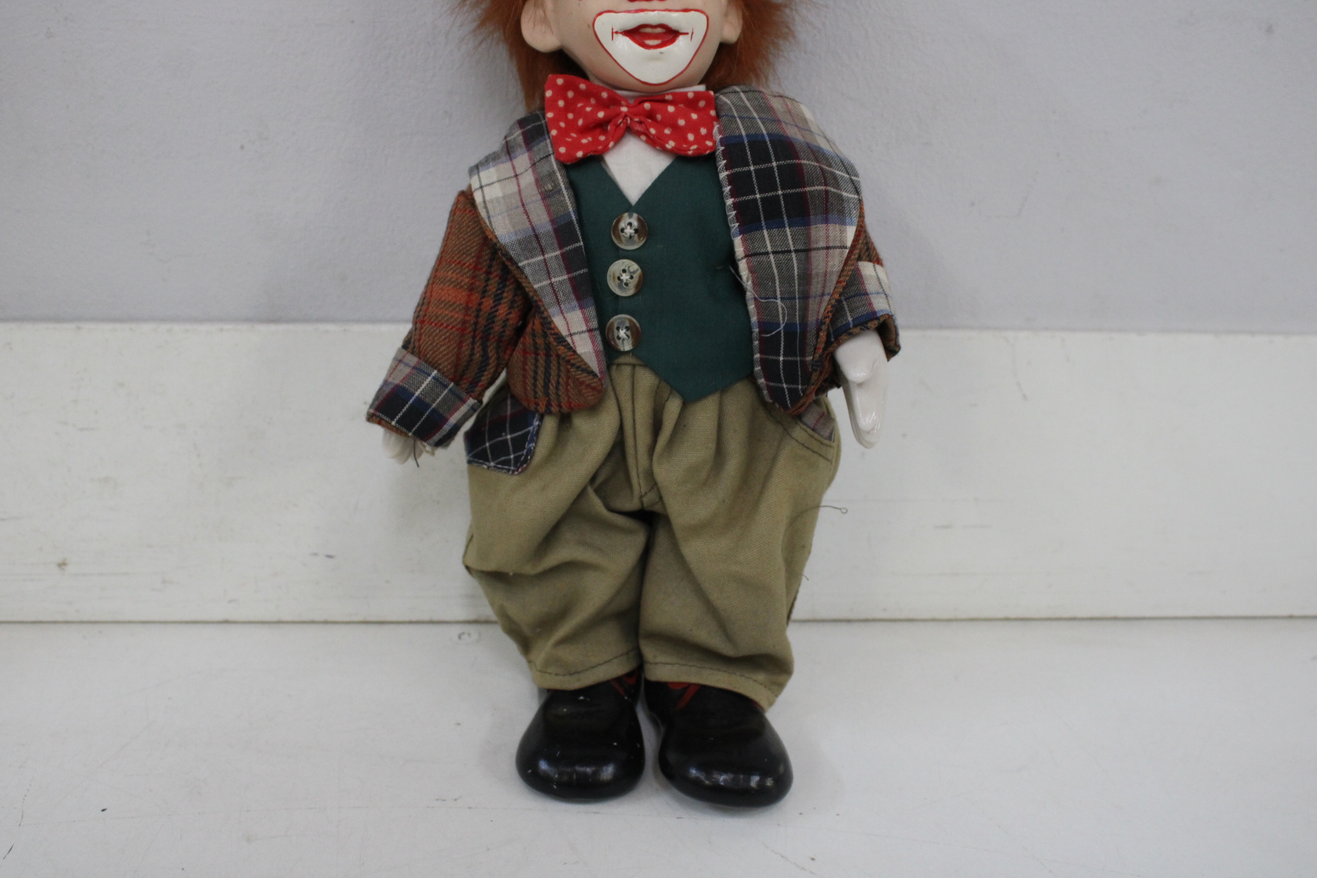 Set van vier porsleinen poppen'' – foto 8 – kavel bij GSD Auctions, Zoeterwoude