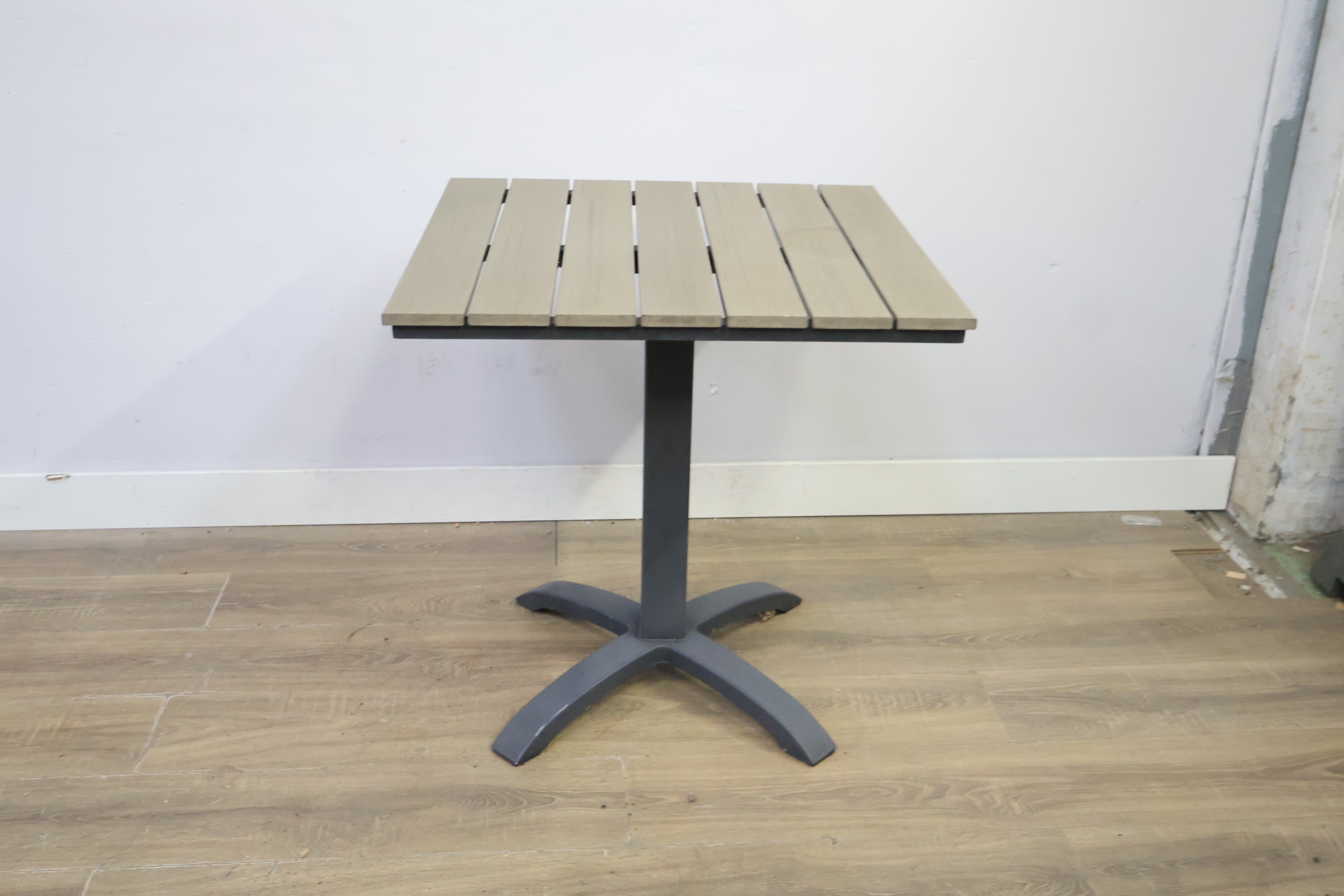 Vierkante Tuintafel'' – foto 3 – kavel bij GSD Auctions, Zoeterwoude
