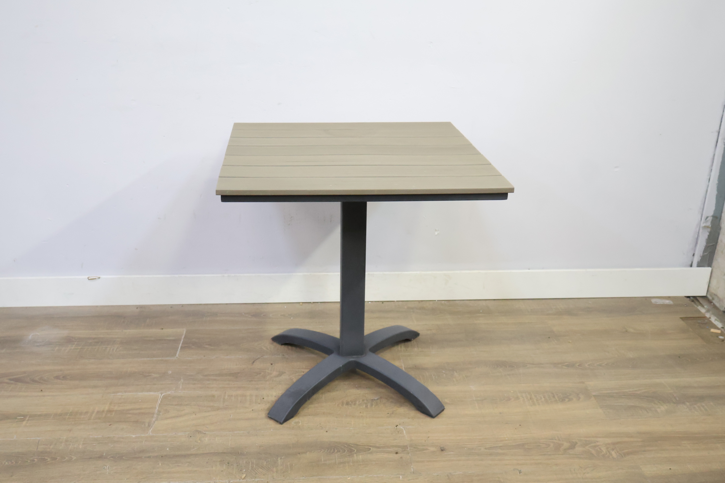 Vierkante Tuintafel'' – foto 5 – kavel bij GSD Auctions, Zoeterwoude