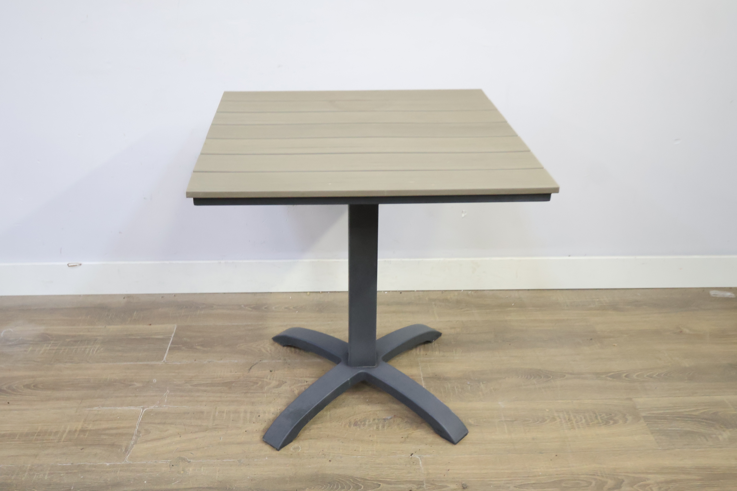 Vierkante Tuintafel'' – foto 6 – kavel bij GSD Auctions, Zoeterwoude