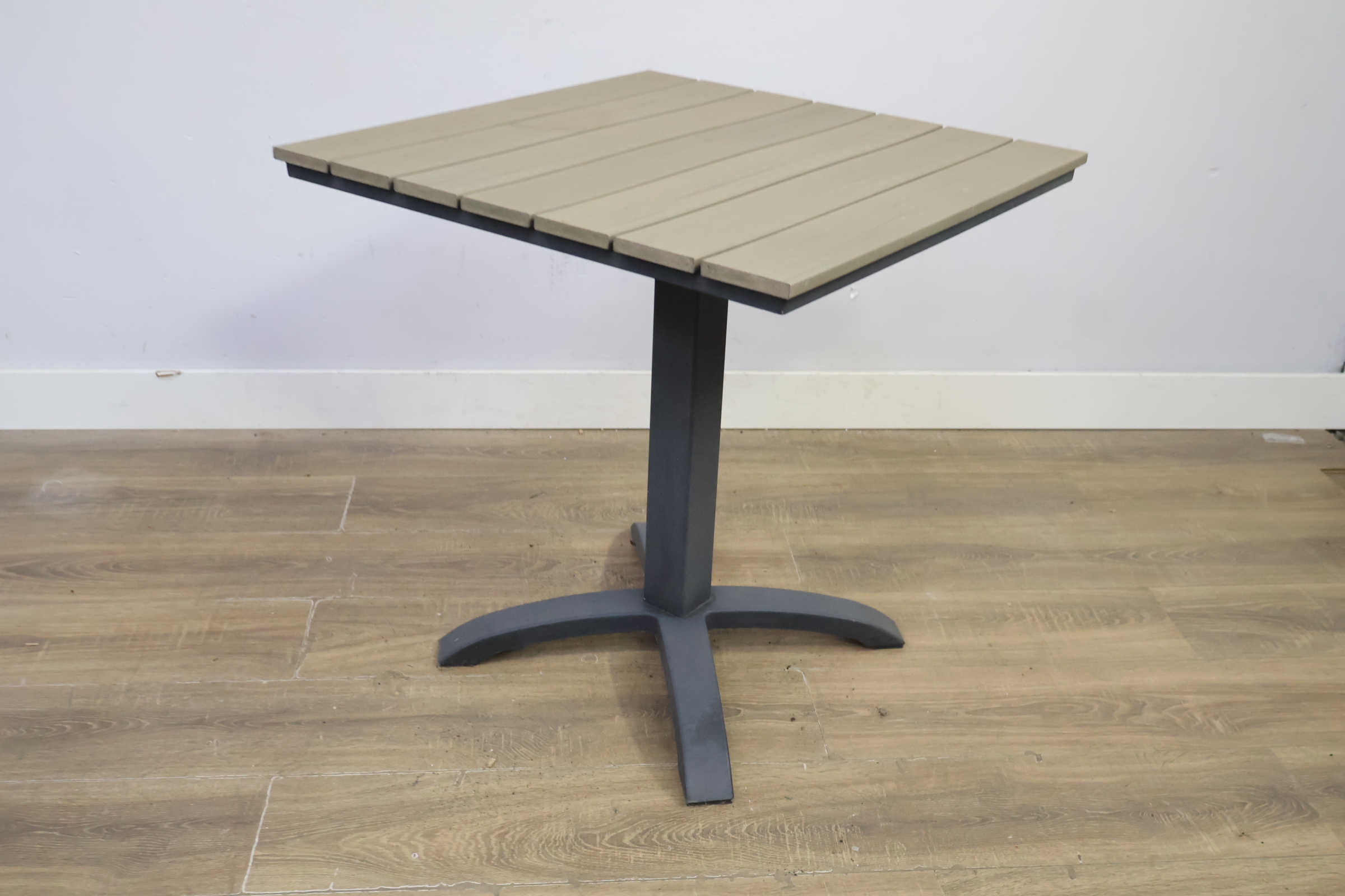 Vierkante Tuintafel'' – foto 7 – kavel bij GSD Auctions, Zoeterwoude