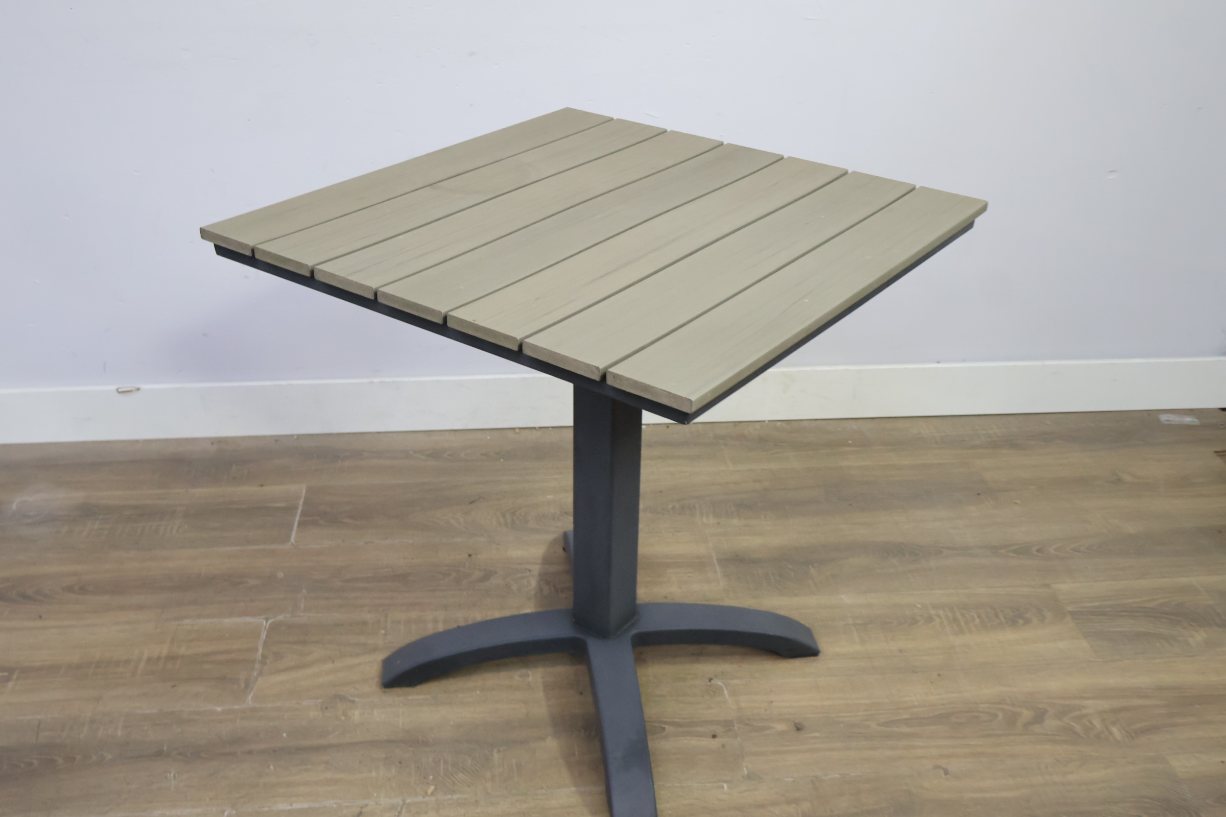 Vierkante Tuintafel'' – foto 8 – kavel bij GSD Auctions, Zoeterwoude