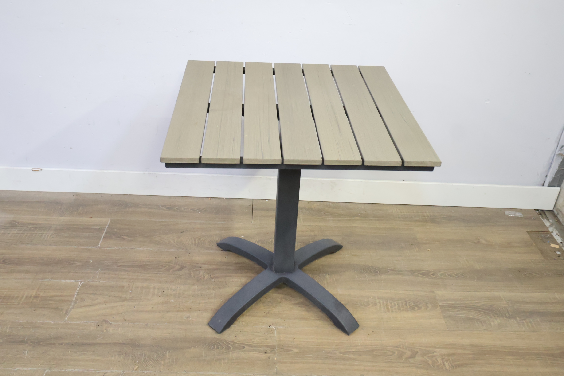Vierkante Tuintafel'' – foto 10 – kavel bij GSD Auctions, Zoeterwoude