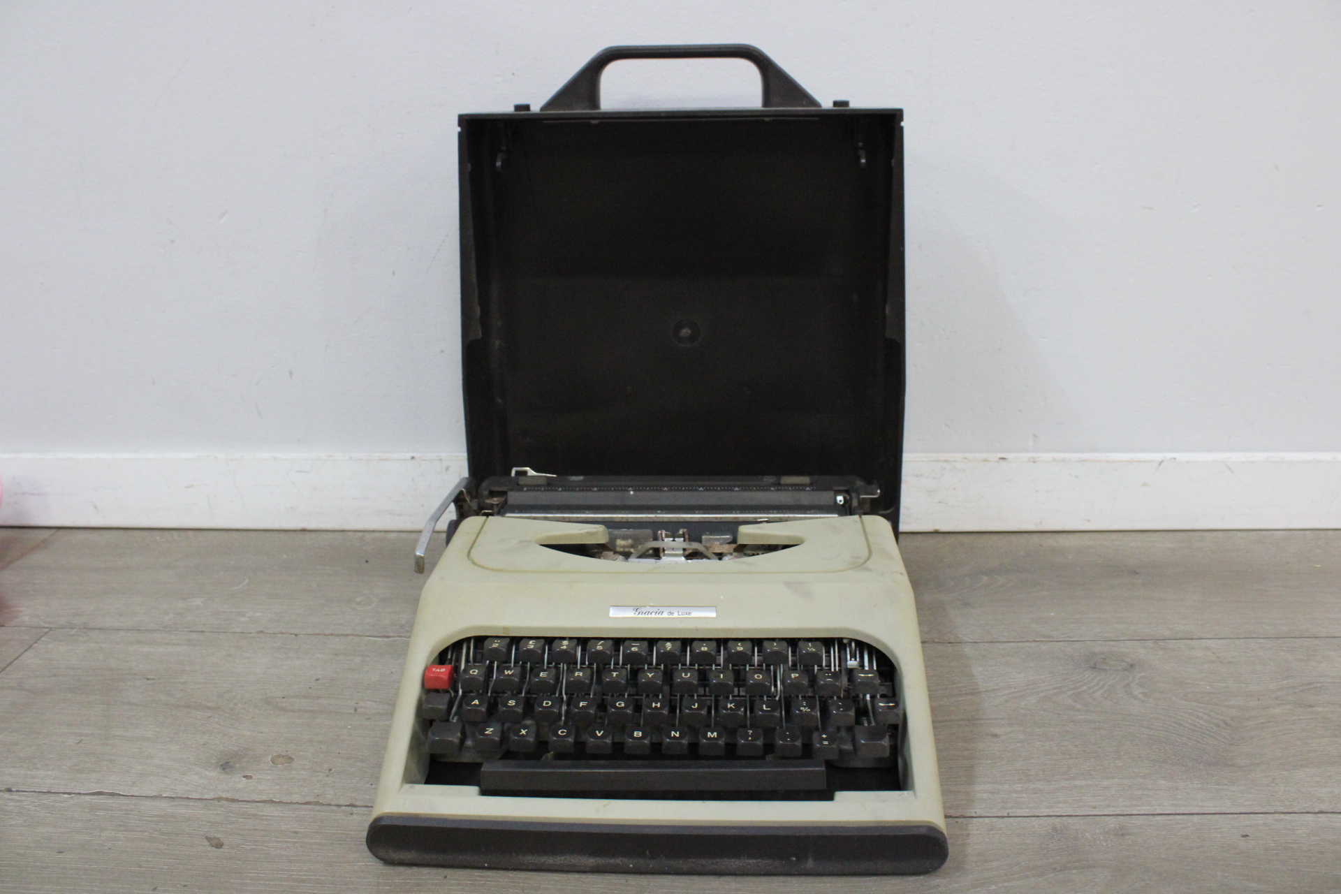 Gracia de Luxe typemachine met koffer'' – foto 2 – kavel bij GSD Auctions, Zoeterwoude