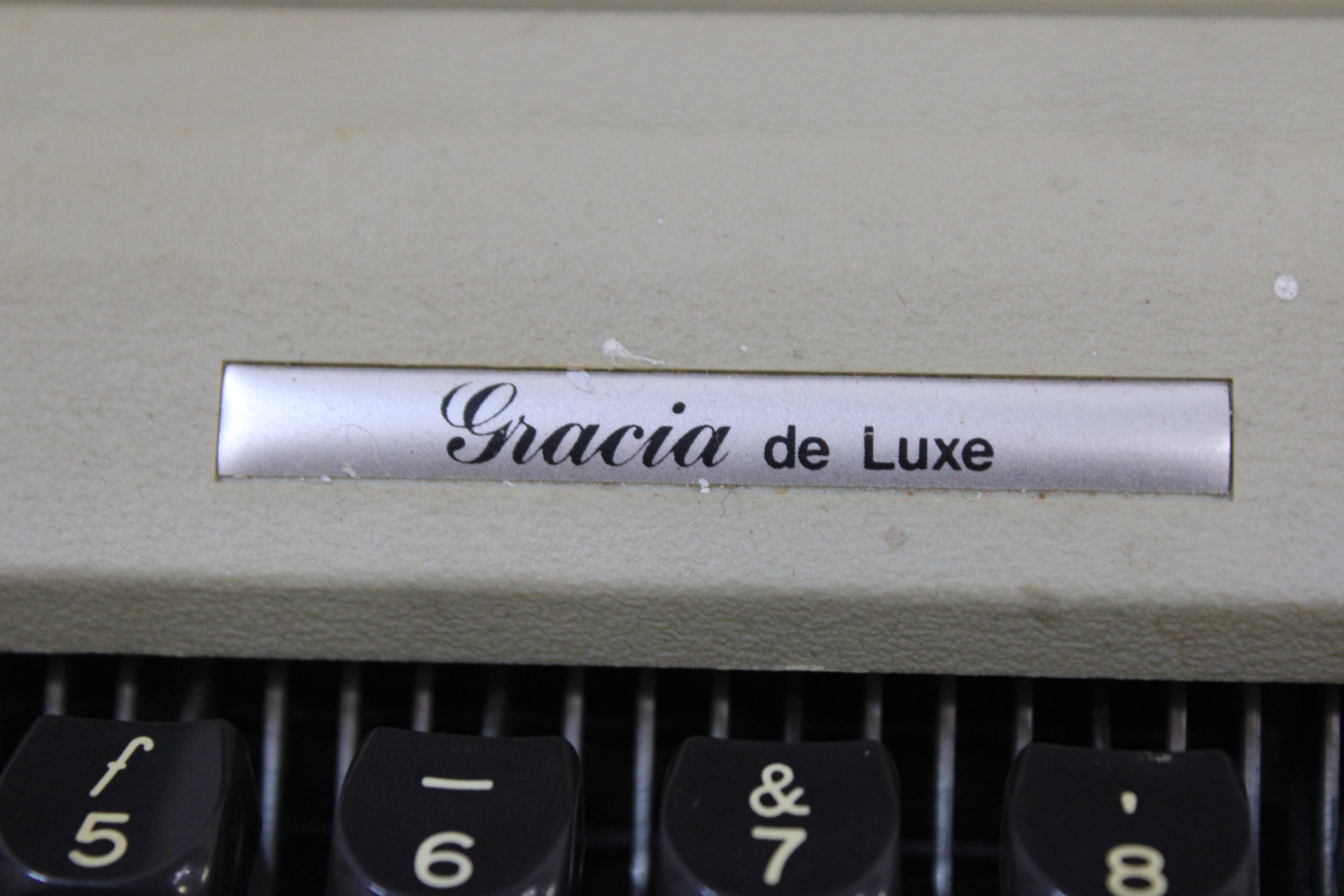 Gracia de Luxe typemachine met koffer'' – foto 3 – kavel bij GSD Auctions, Zoeterwoude