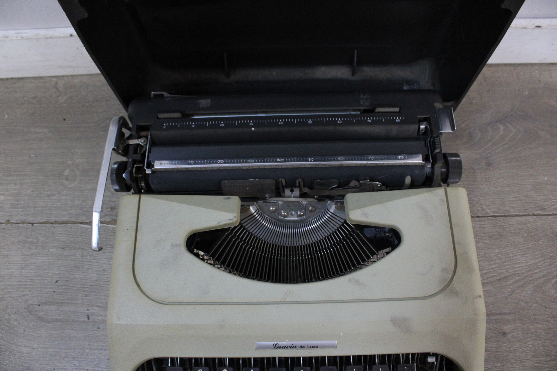 Gracia de Luxe typemachine met koffer'' – foto 5 – kavel bij GSD Auctions, Zoeterwoude