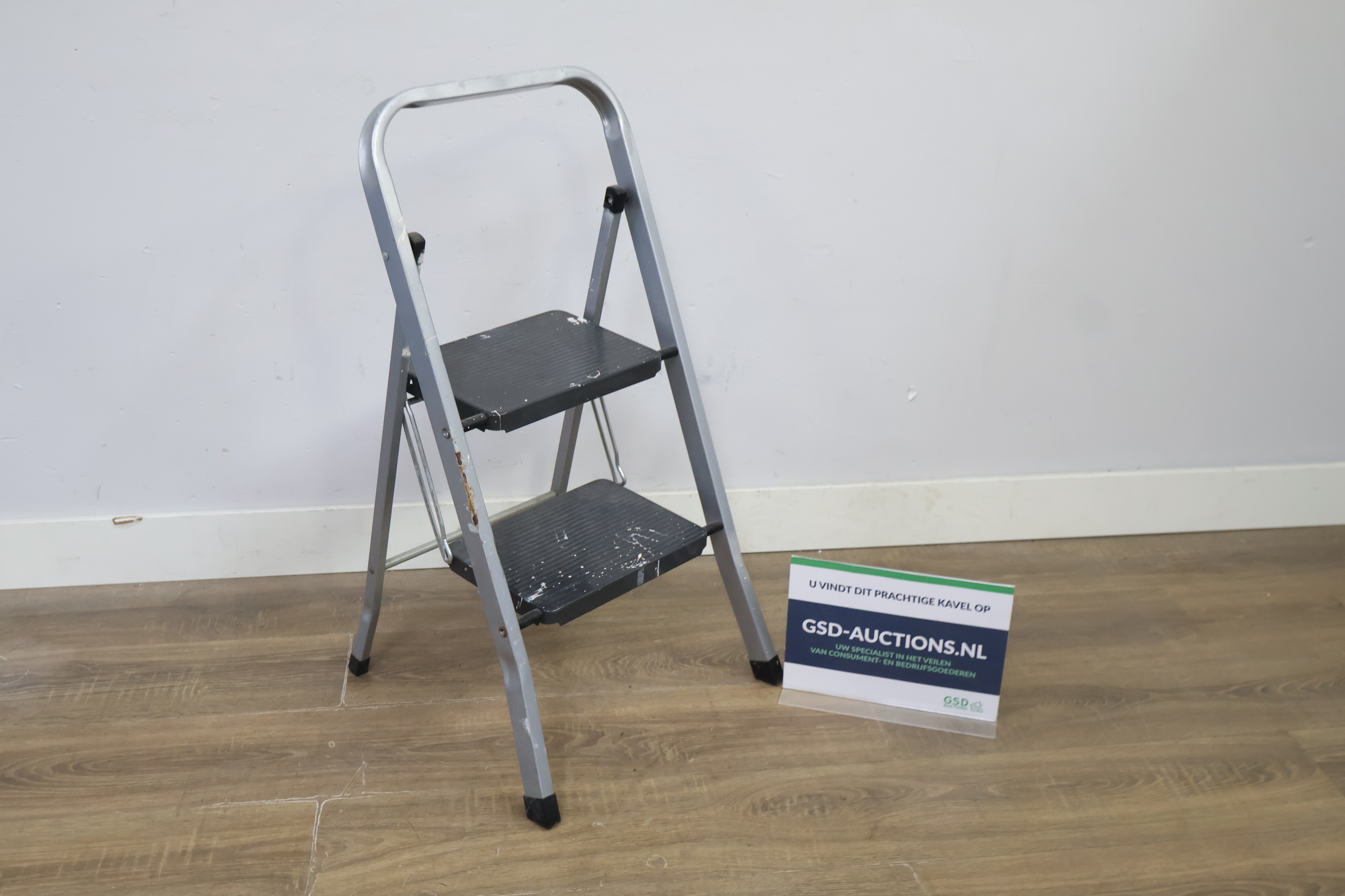 Opvouwbare huishoudtrap met twee treden'' – foto 2 – kavel bij GSD Auctions, Zoeterwoude