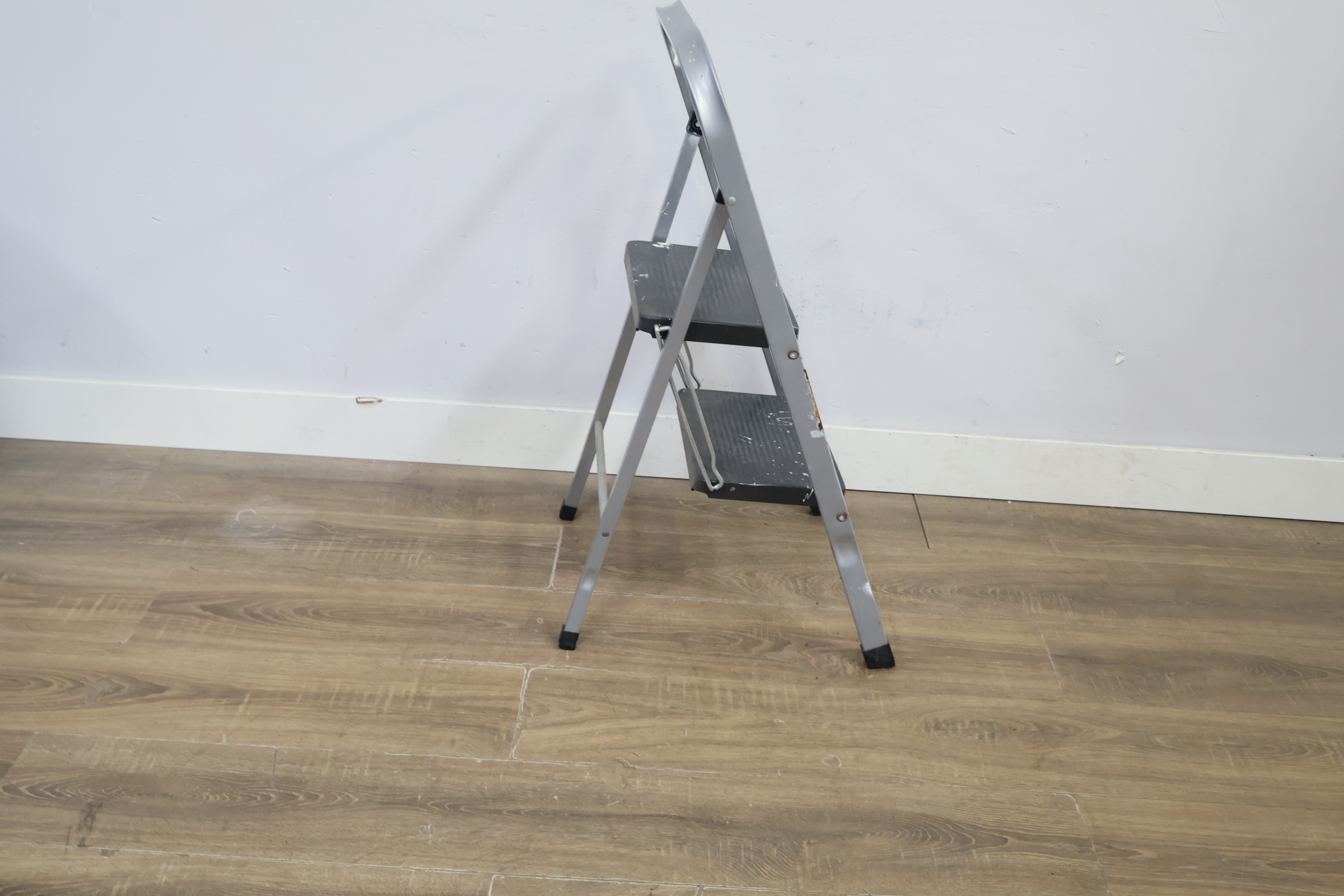 Opvouwbare huishoudtrap met twee treden'' – foto 3 – kavel bij GSD Auctions, Zoeterwoude