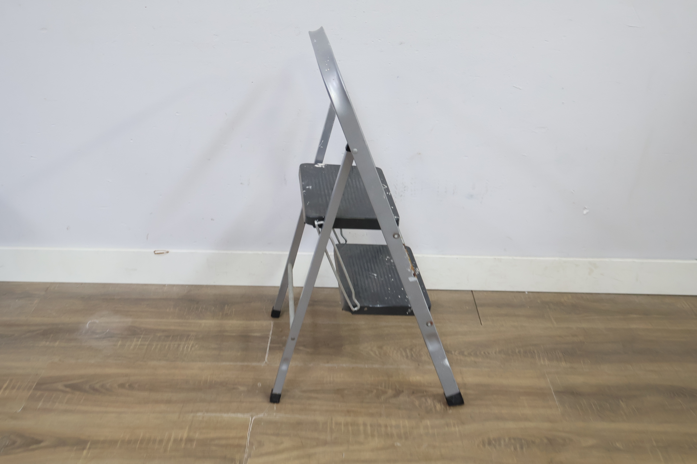 Opvouwbare huishoudtrap met twee treden'' – foto 4 – kavel bij GSD Auctions, Zoeterwoude