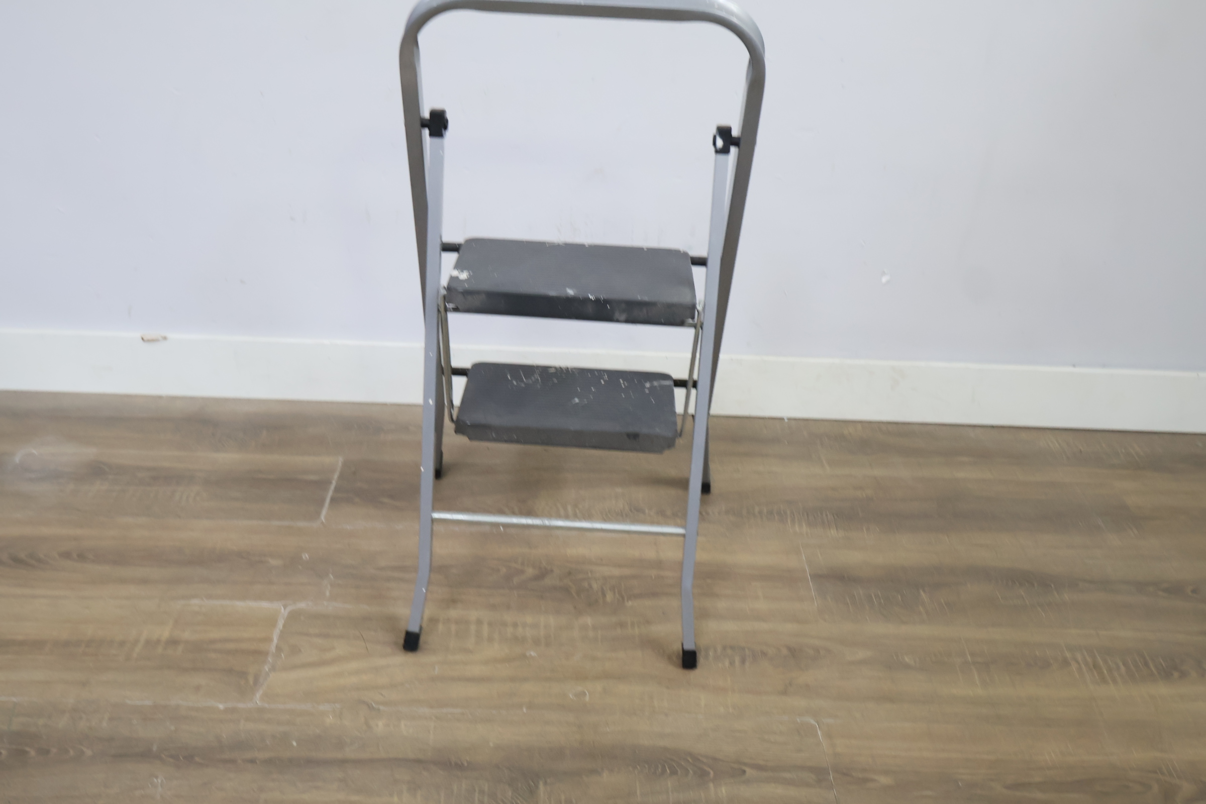 Opvouwbare huishoudtrap met twee treden'' – foto 5 – kavel bij GSD Auctions, Zoeterwoude