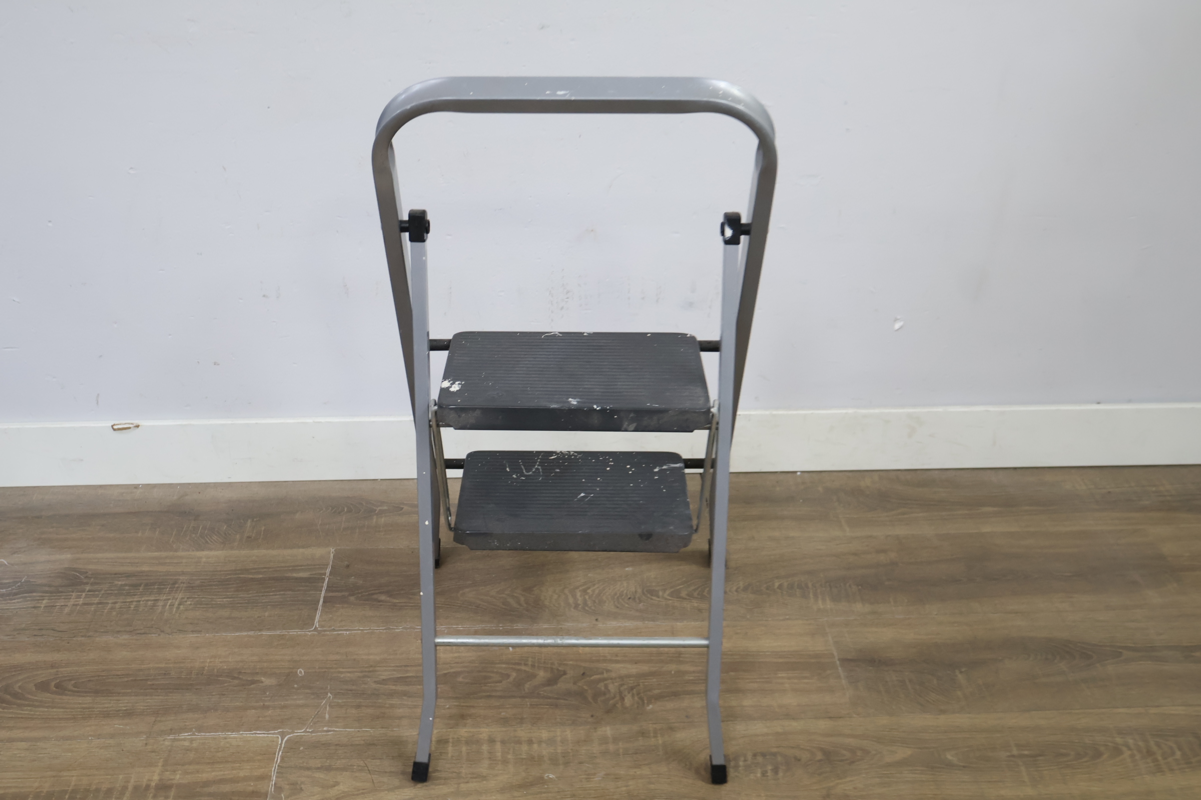 Opvouwbare huishoudtrap met twee treden'' – foto 6 – kavel bij GSD Auctions, Zoeterwoude