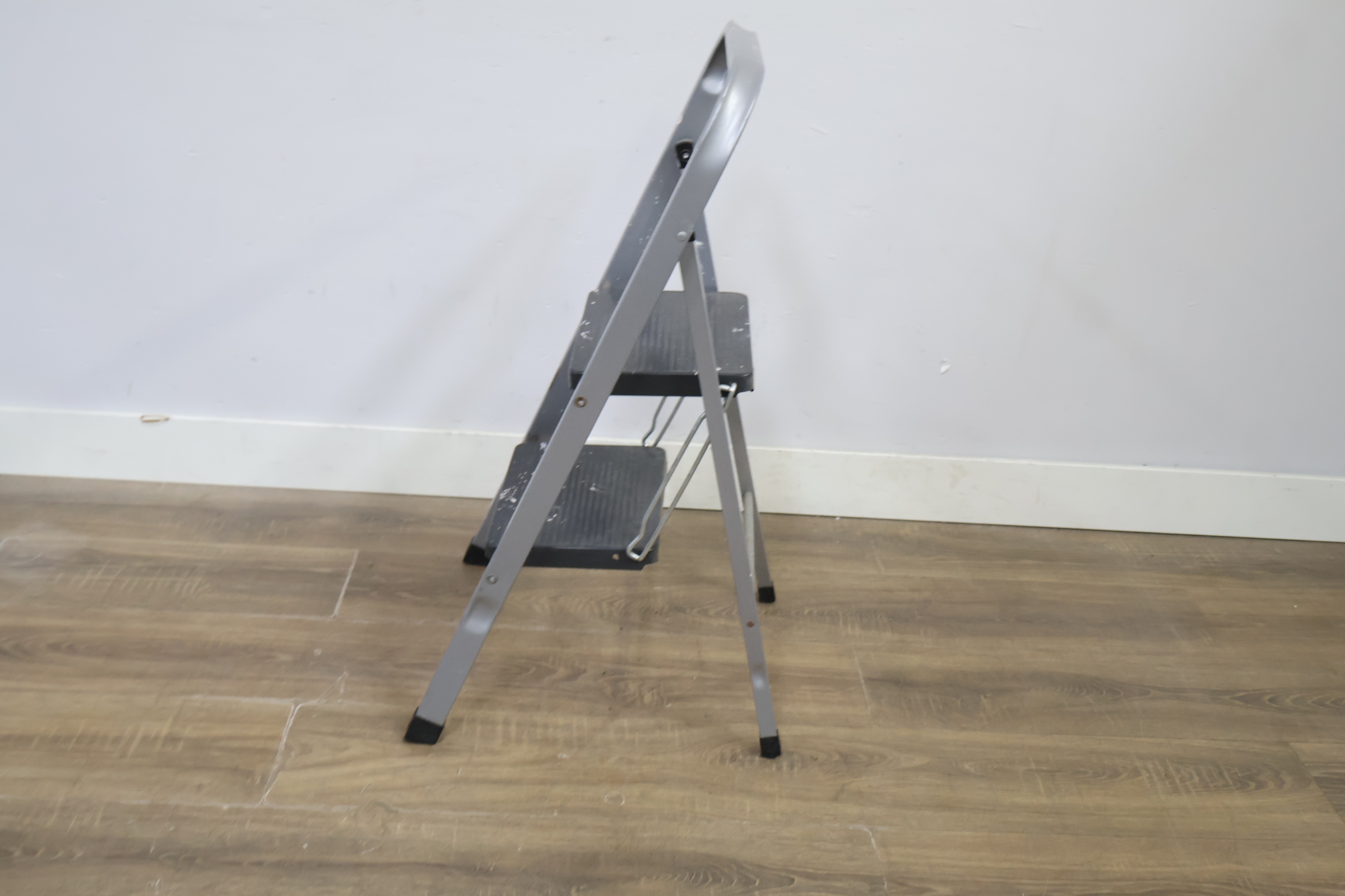 Opvouwbare huishoudtrap met twee treden'' – foto 7 – kavel bij GSD Auctions, Zoeterwoude