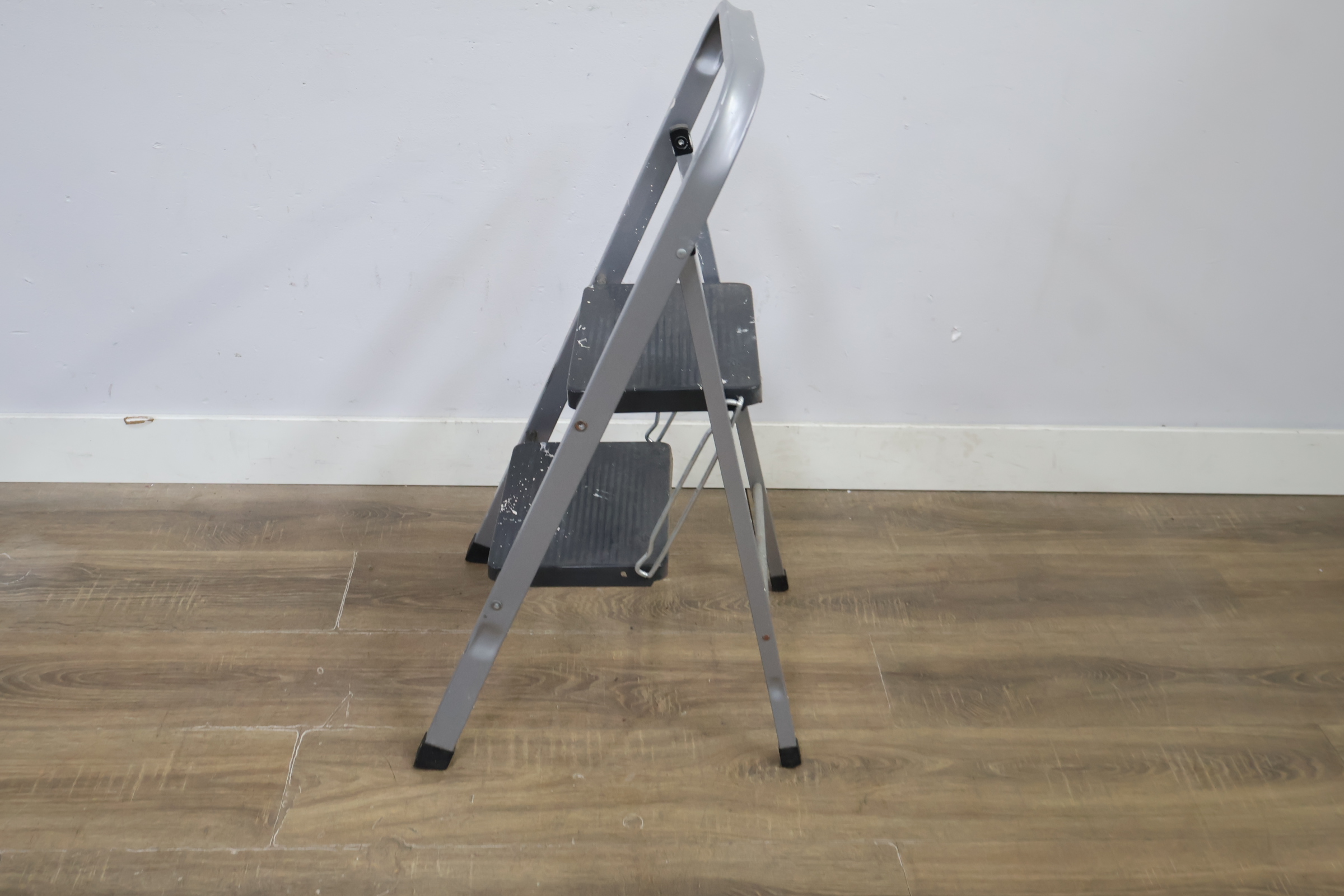 Opvouwbare huishoudtrap met twee treden'' – foto 8 – kavel bij GSD Auctions, Zoeterwoude